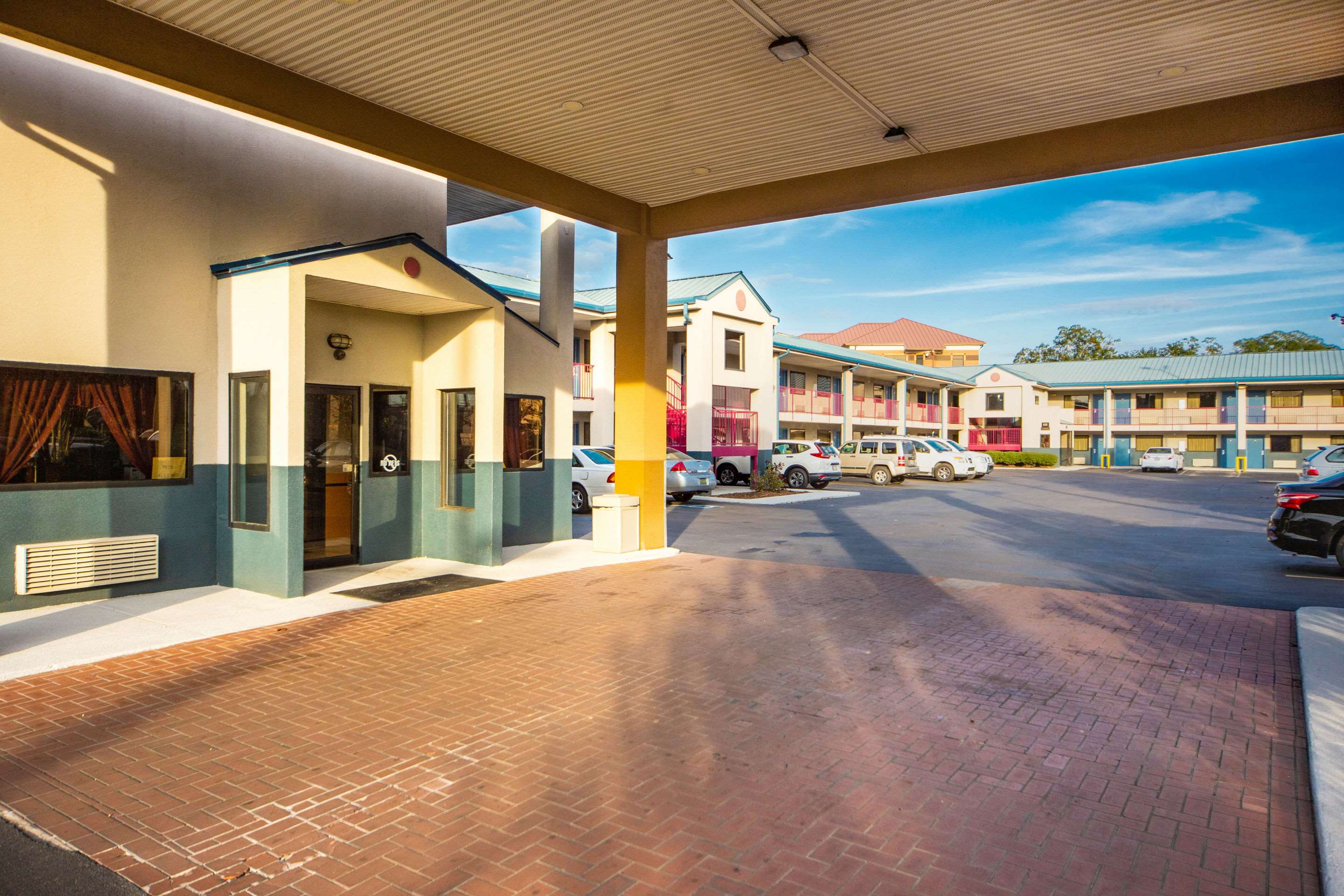 Hotel exterior | Econo Lodge Laurel