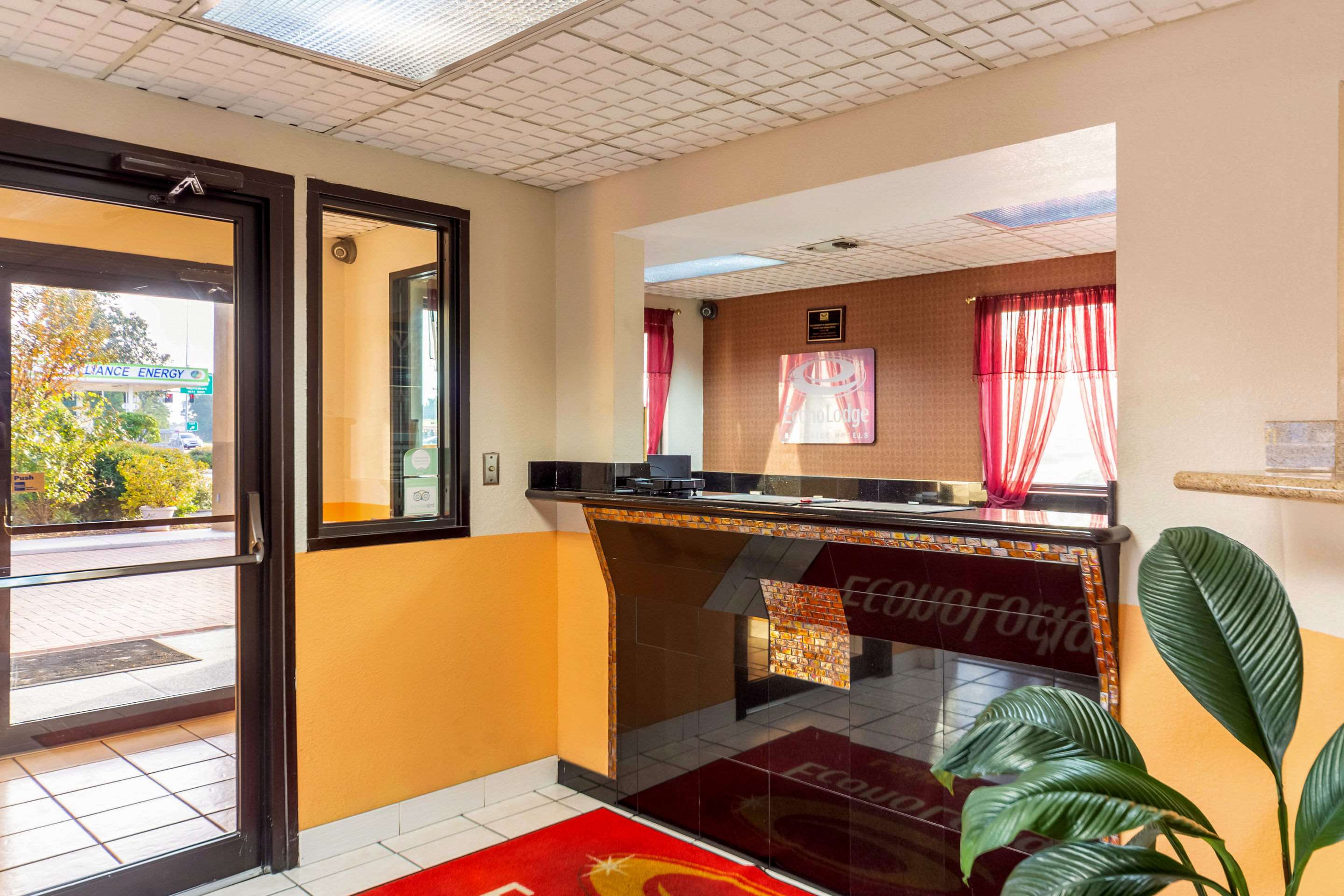 Front desk | Econo Lodge Laurel