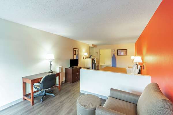 Suite - Econo Lodge Laurel - I-59, Exit 95