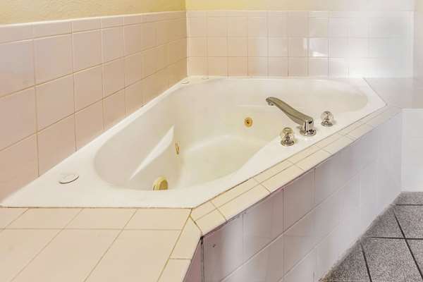 Suite - Econo Lodge Laurel - I-59, Exit 95