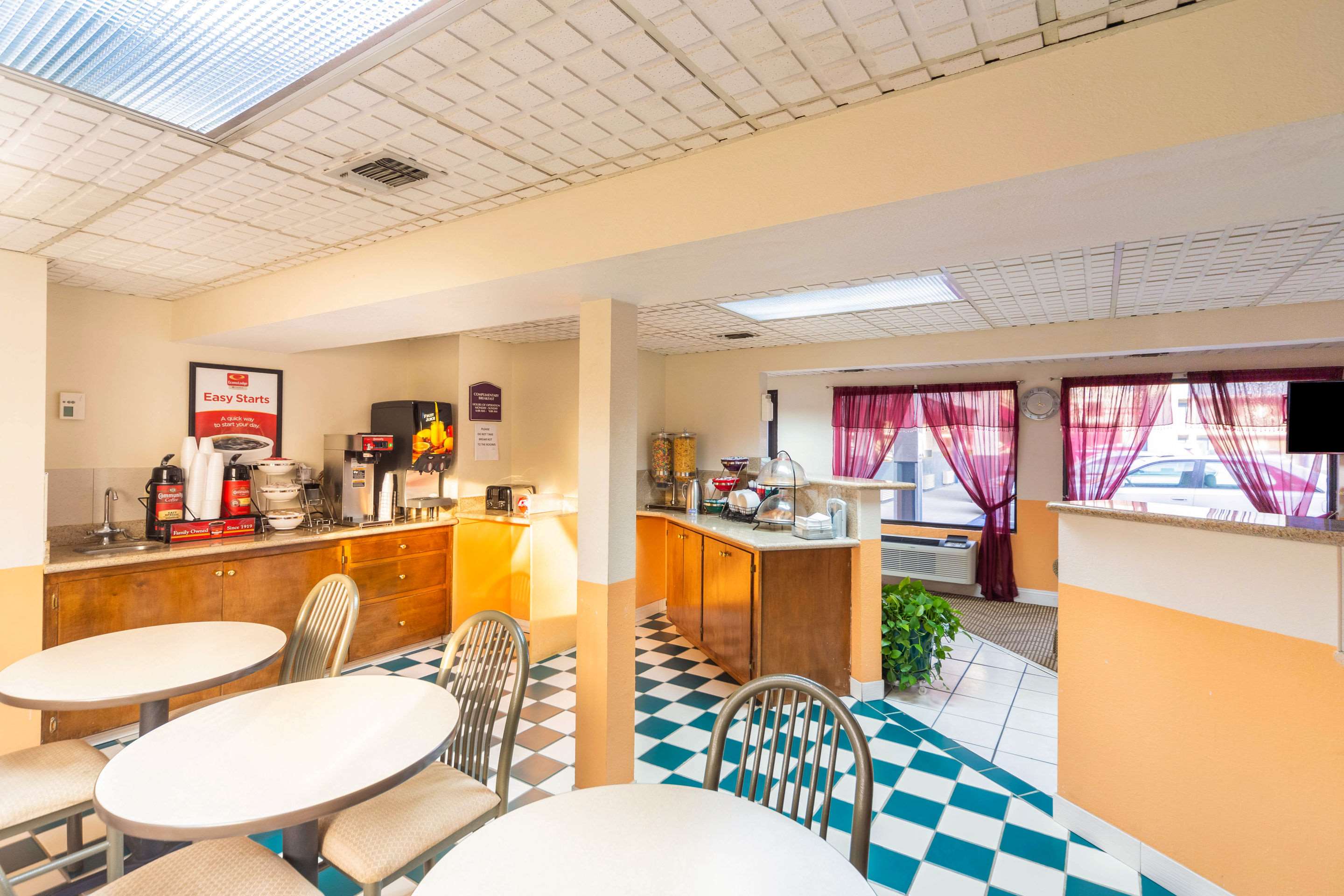 Breakfast area | Econo Lodge Laurel