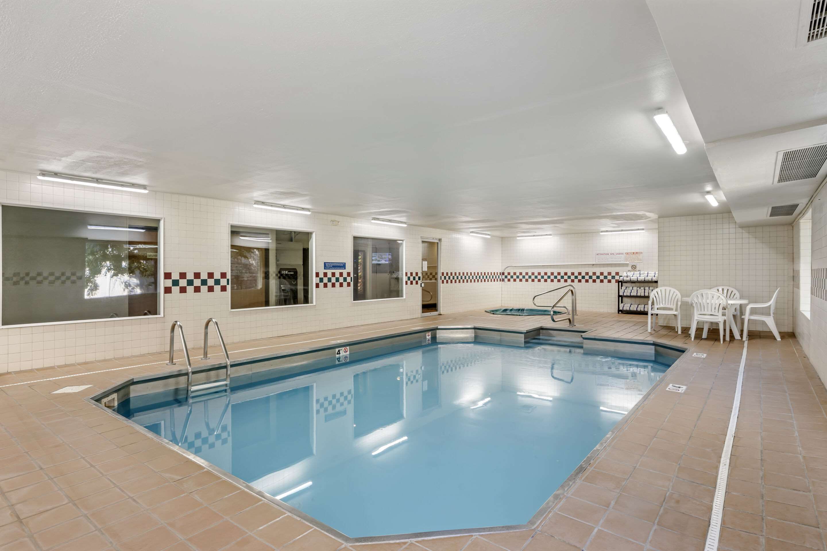 Indoor pool | Quality Inn