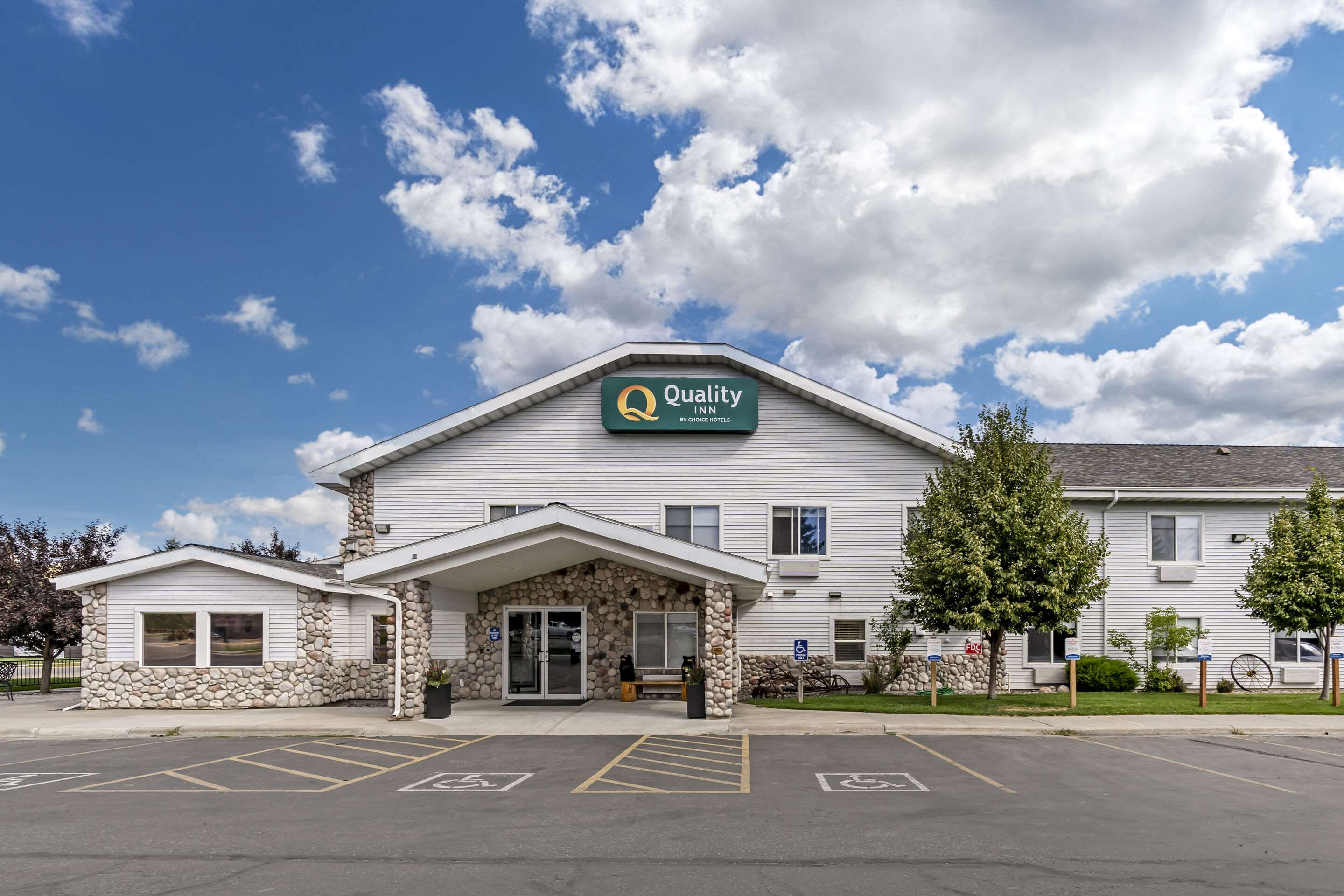 Hotel exterior | Quality Inn
