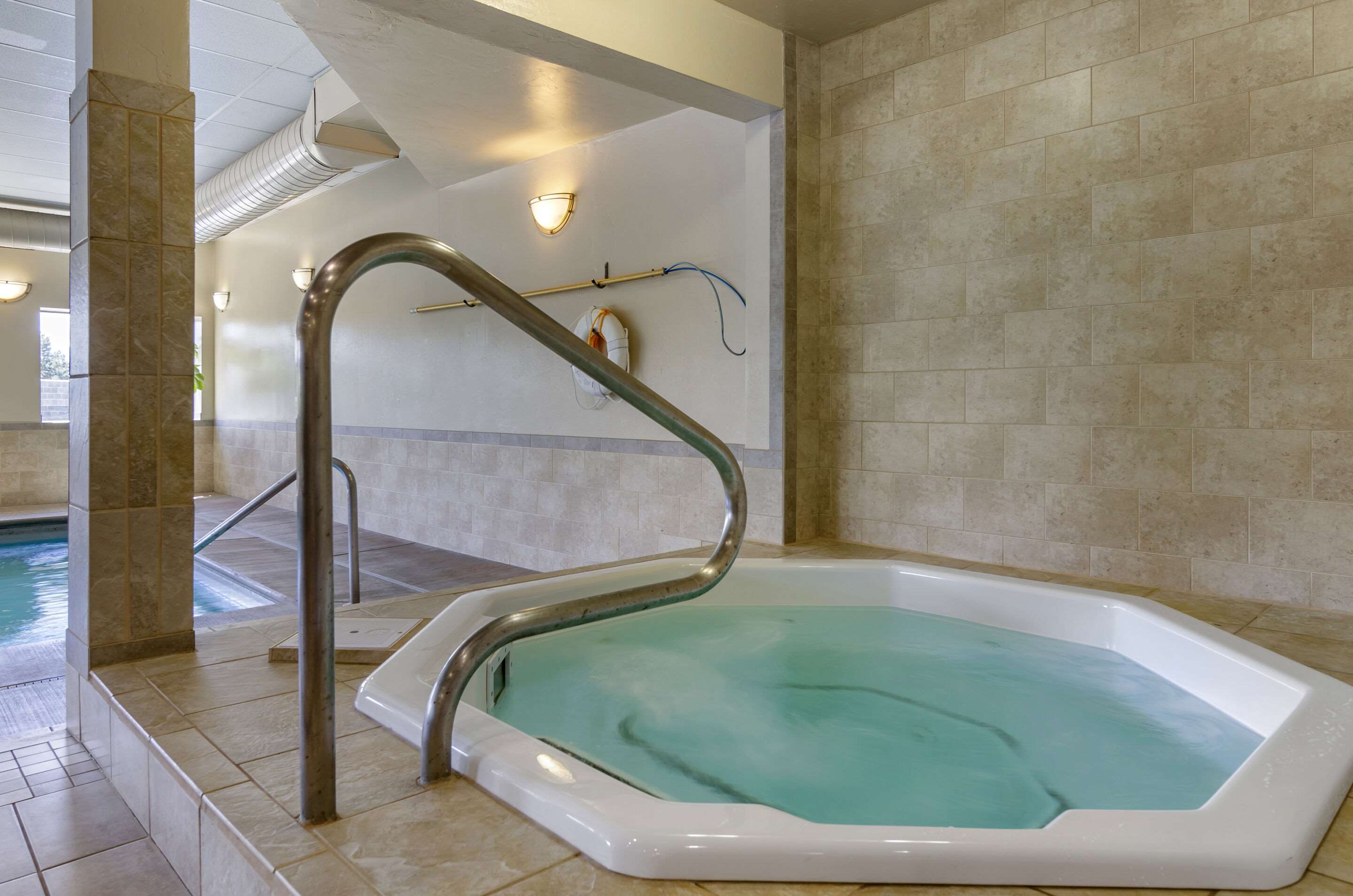 Indoor hot tub | Comfort Inn Bozeman near University