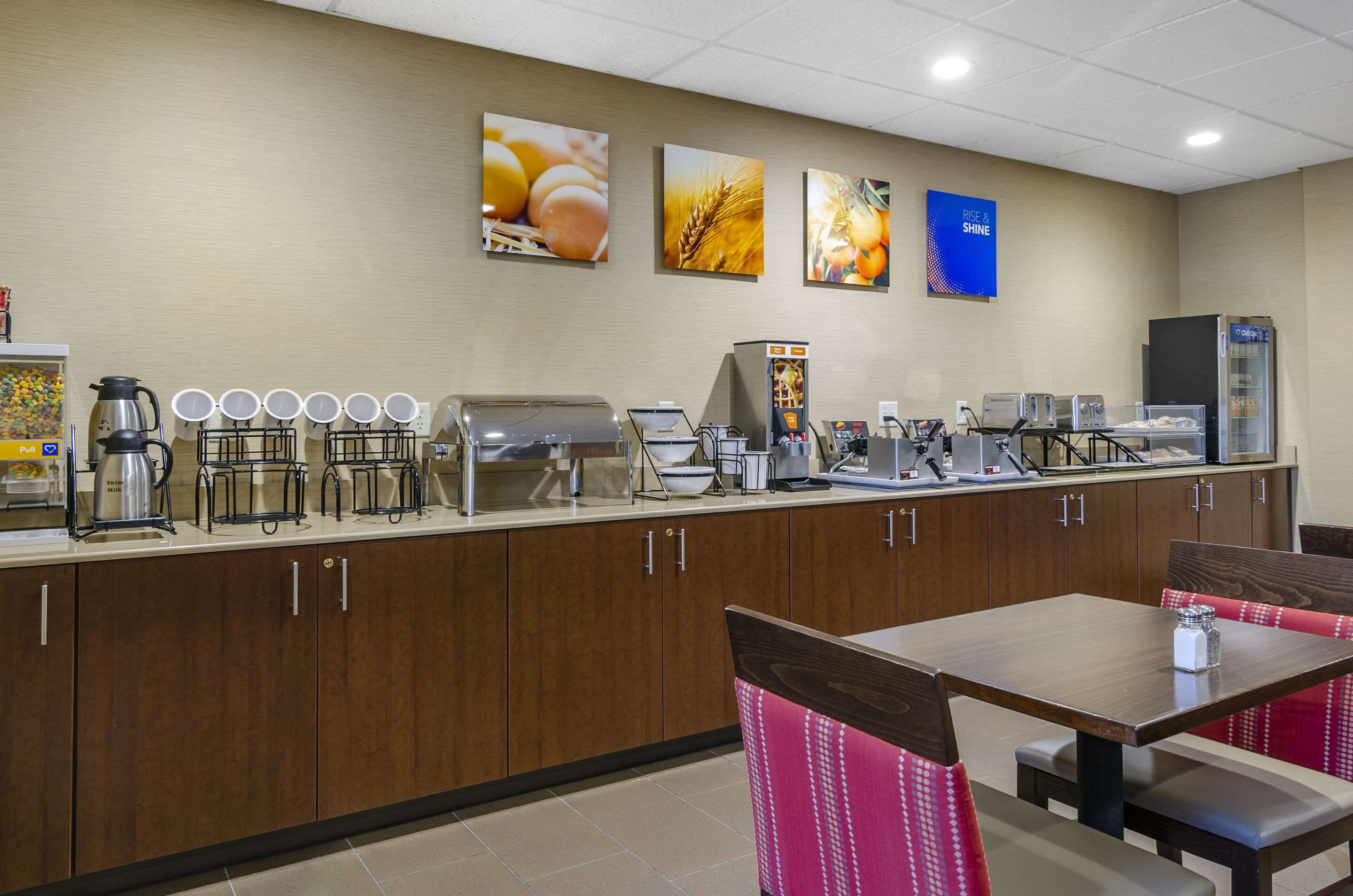 Breakfast counter | Comfort Inn Bozeman near University
