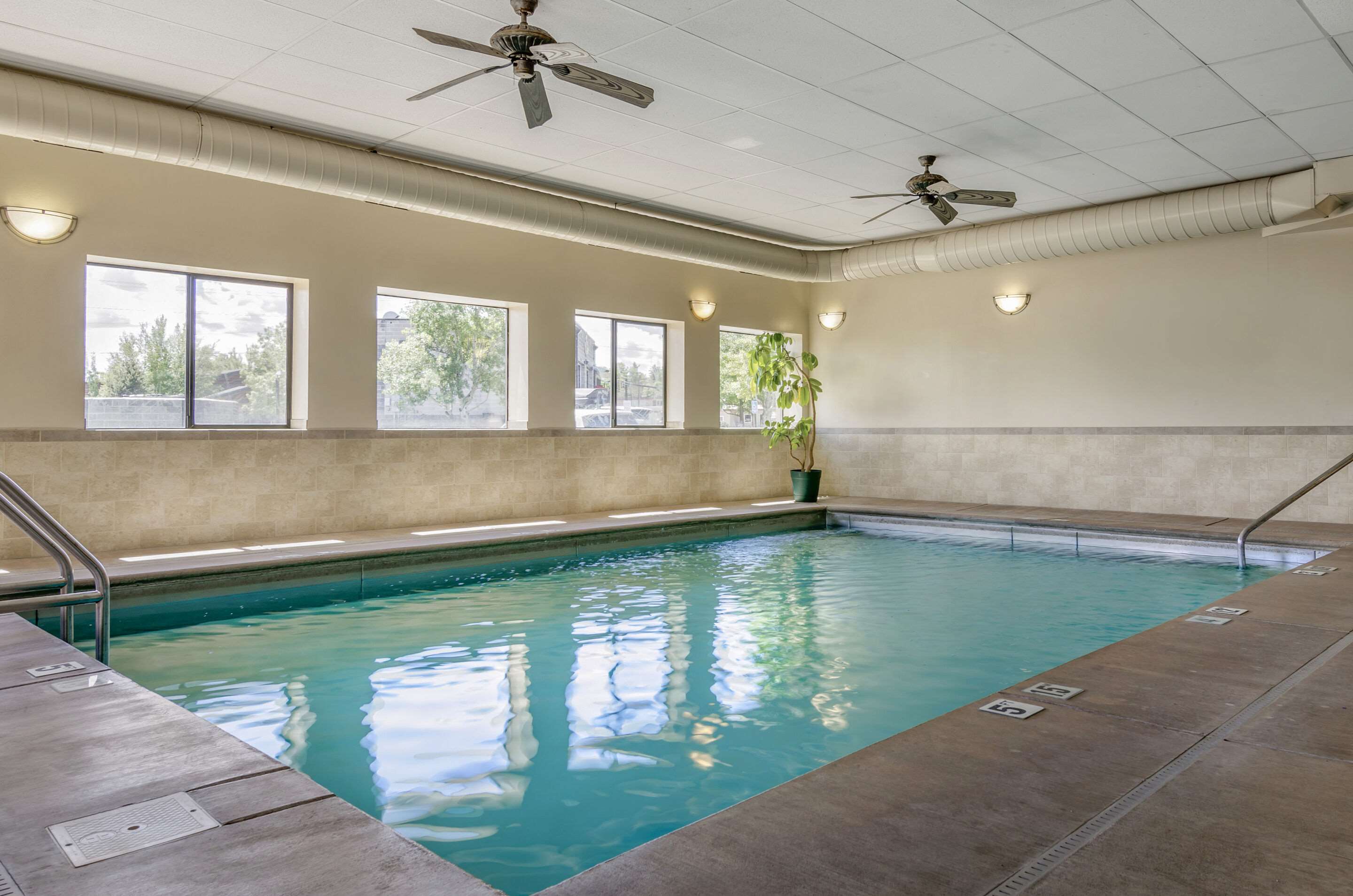 Indoor pool | Comfort Inn Bozeman near University