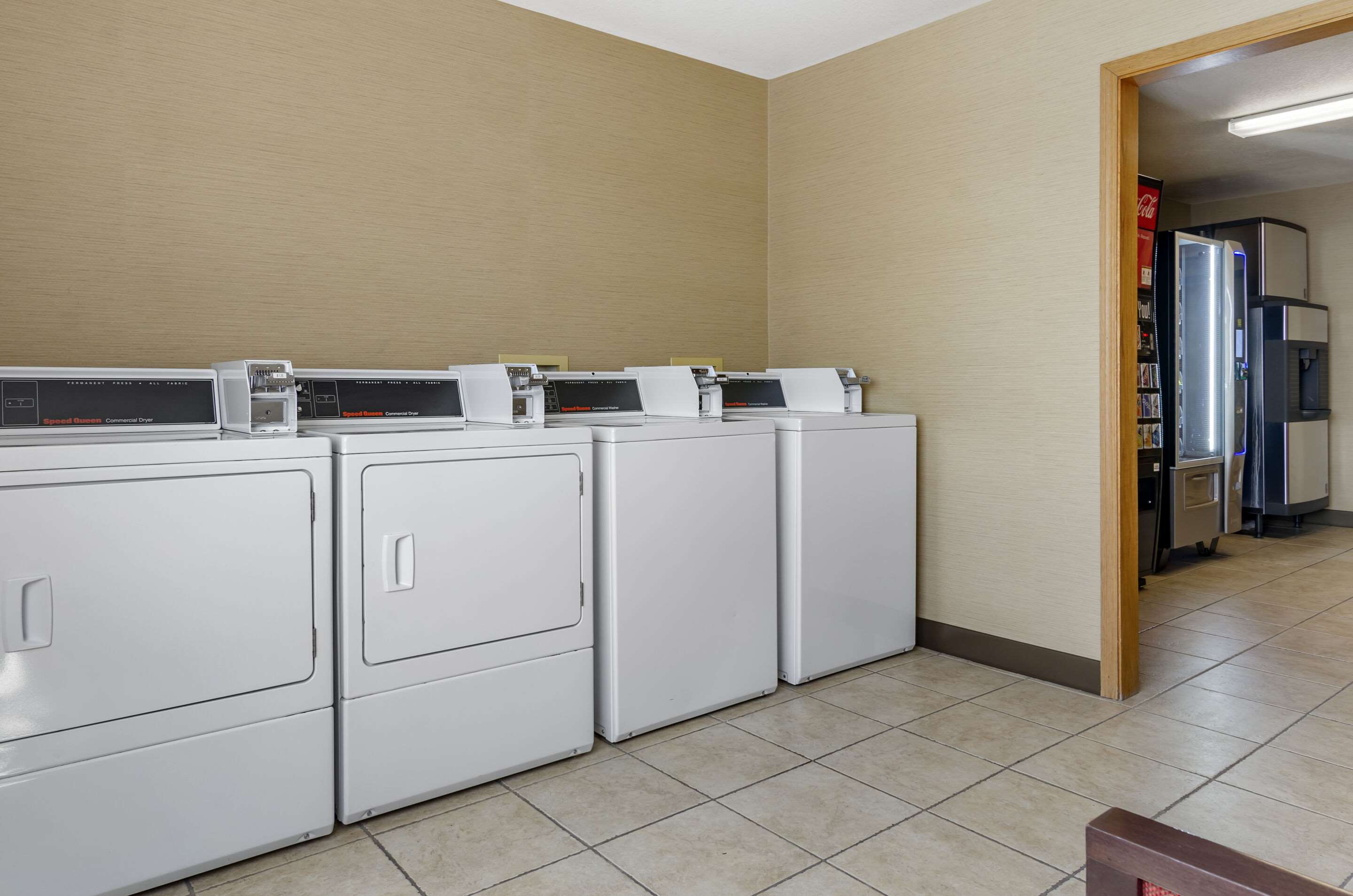 Guest laundry facilities | Comfort Inn Bozeman near University