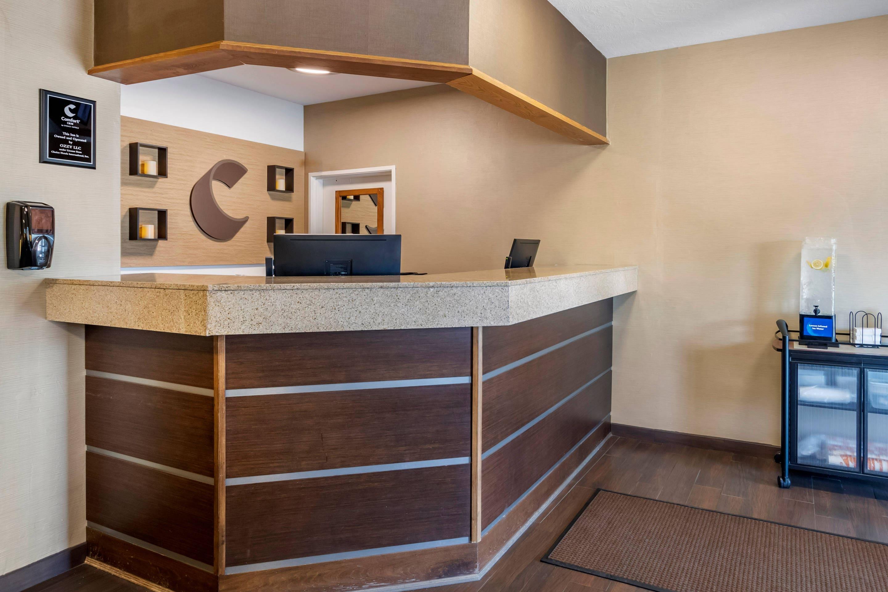 Hotel lobby | Comfort Inn Great Falls South