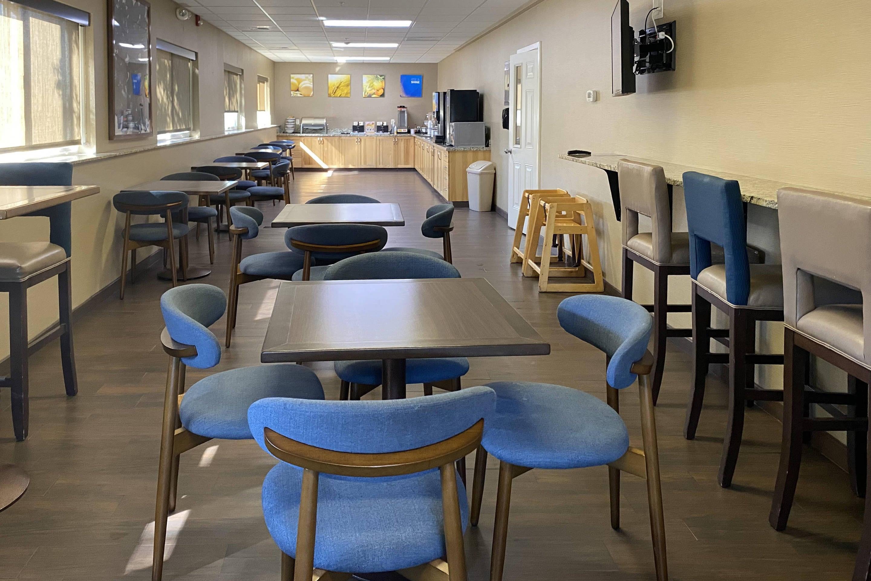 Breakfast area | Comfort Inn Great Falls South