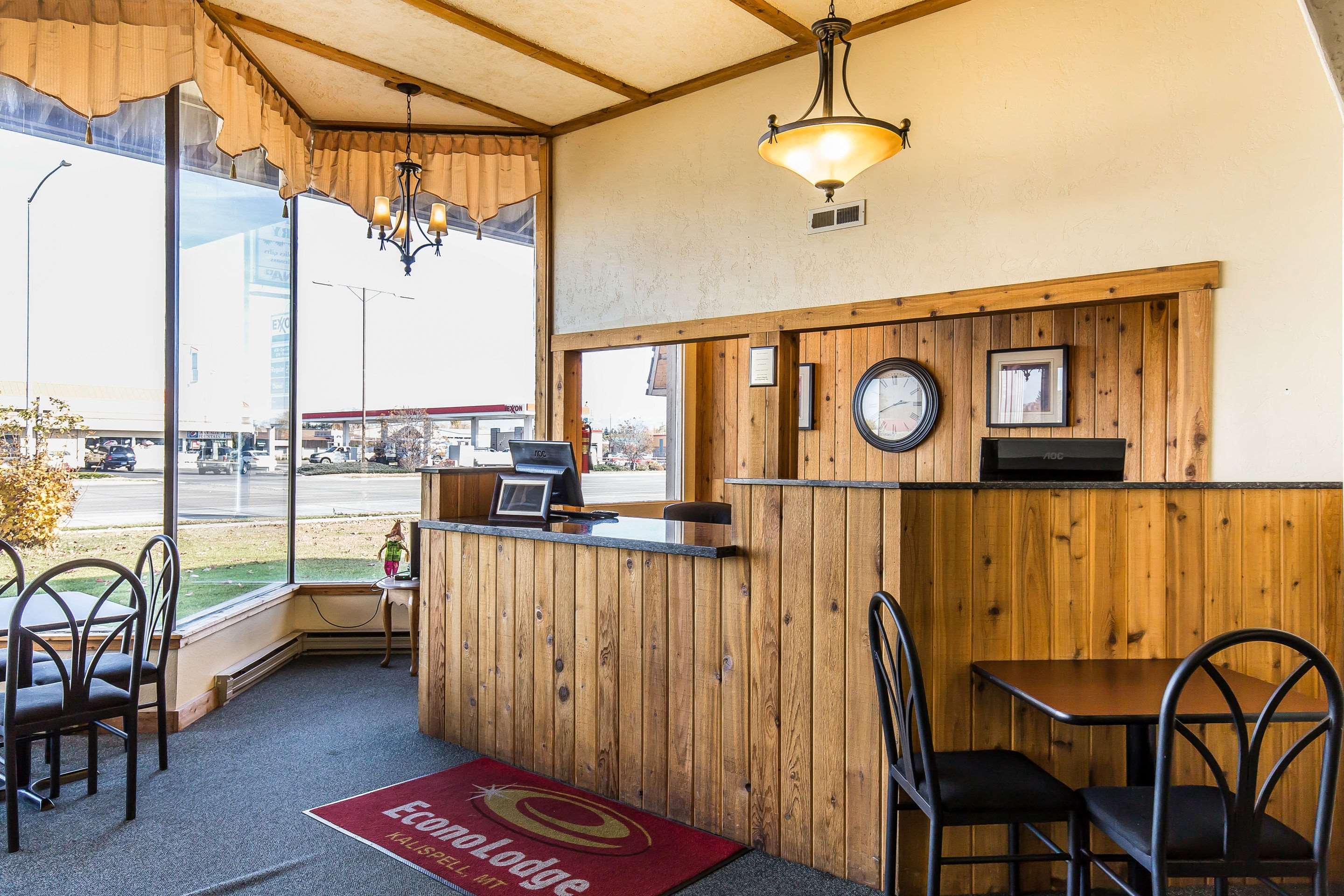 Front desk | Econo Lodge Inn & Suites