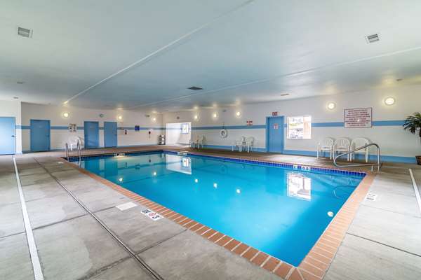 Pool - Econo Lodge Miles City