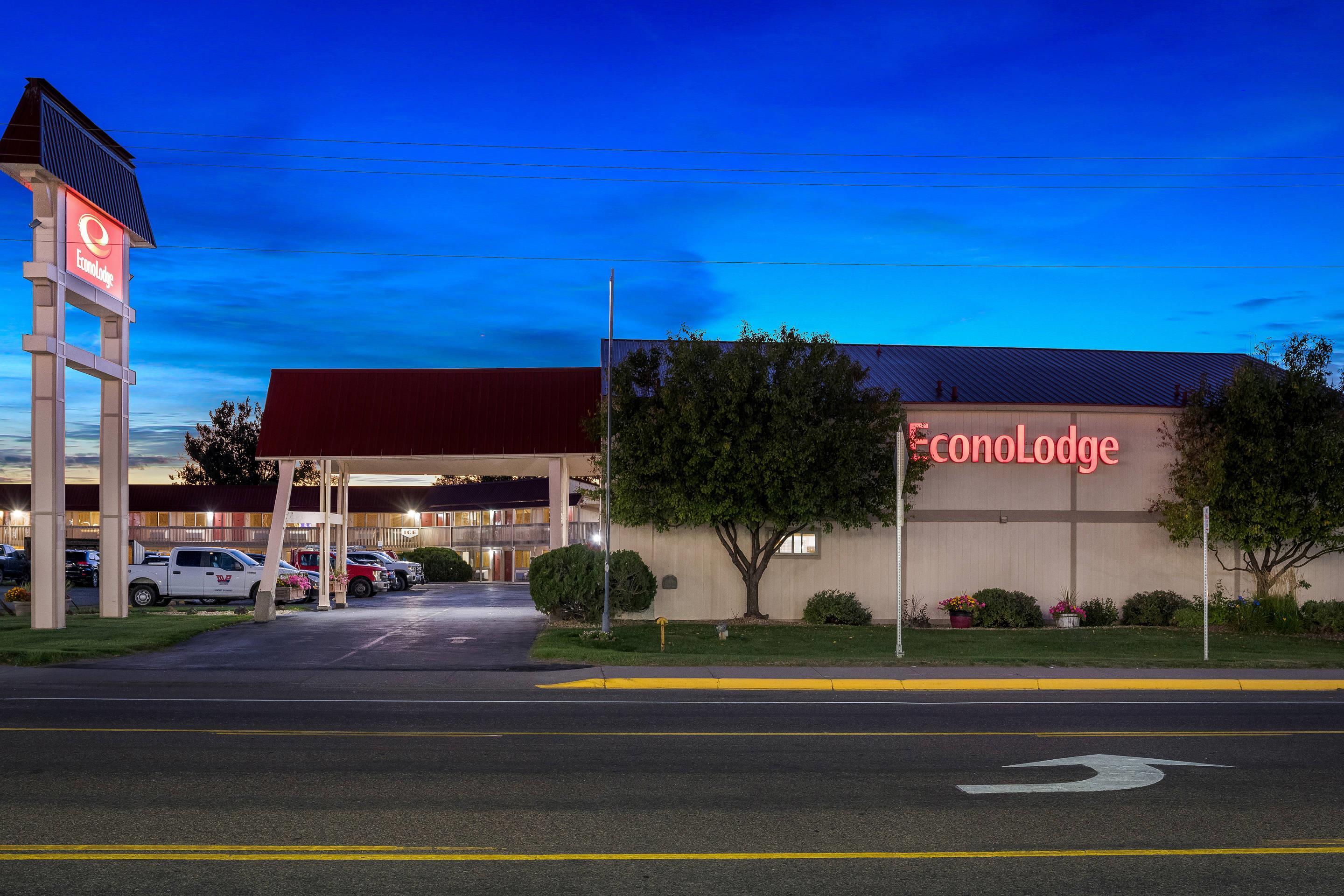 Twilight | Econo Lodge Miles City