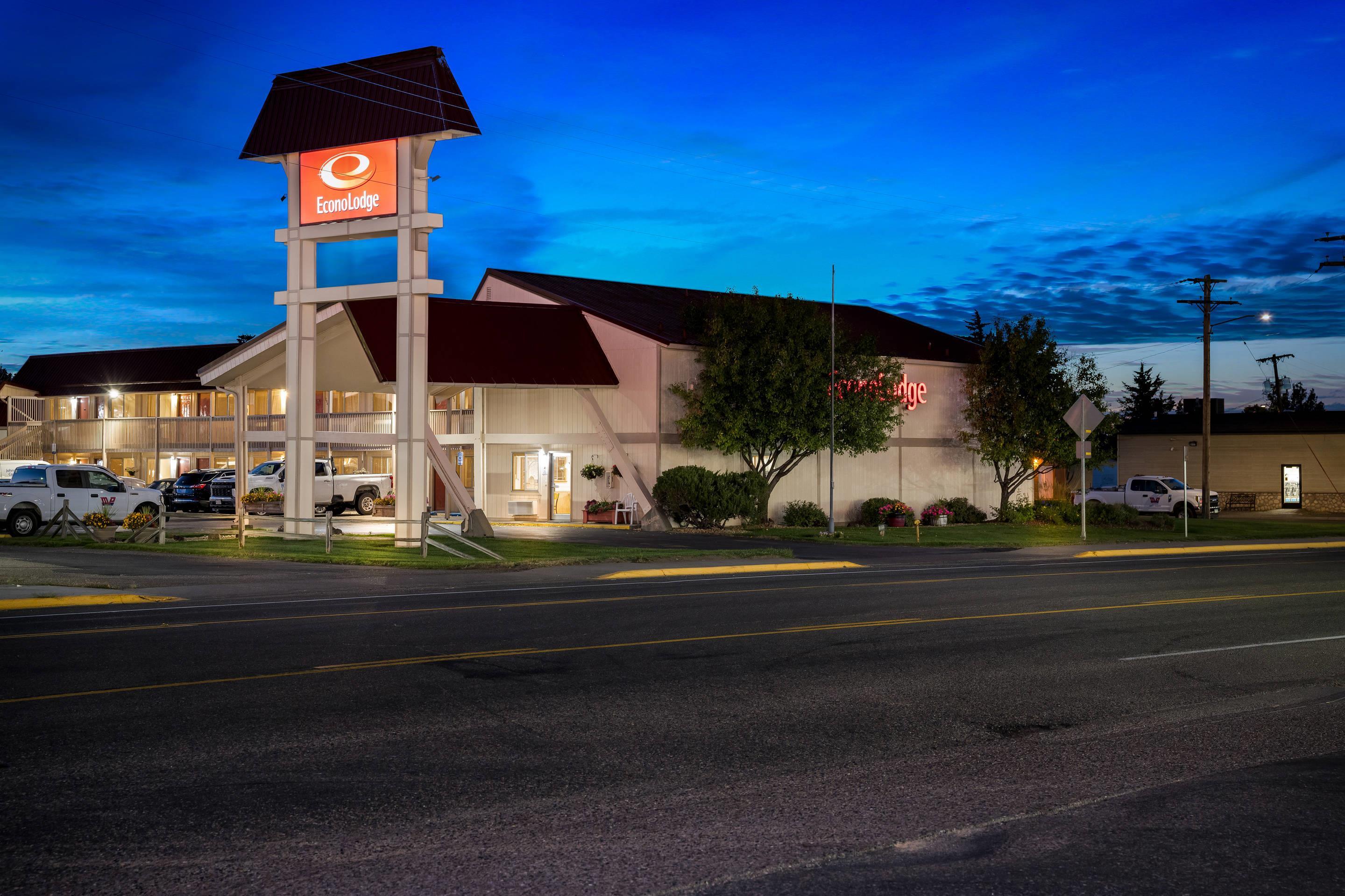 Twilight | Econo Lodge Miles City