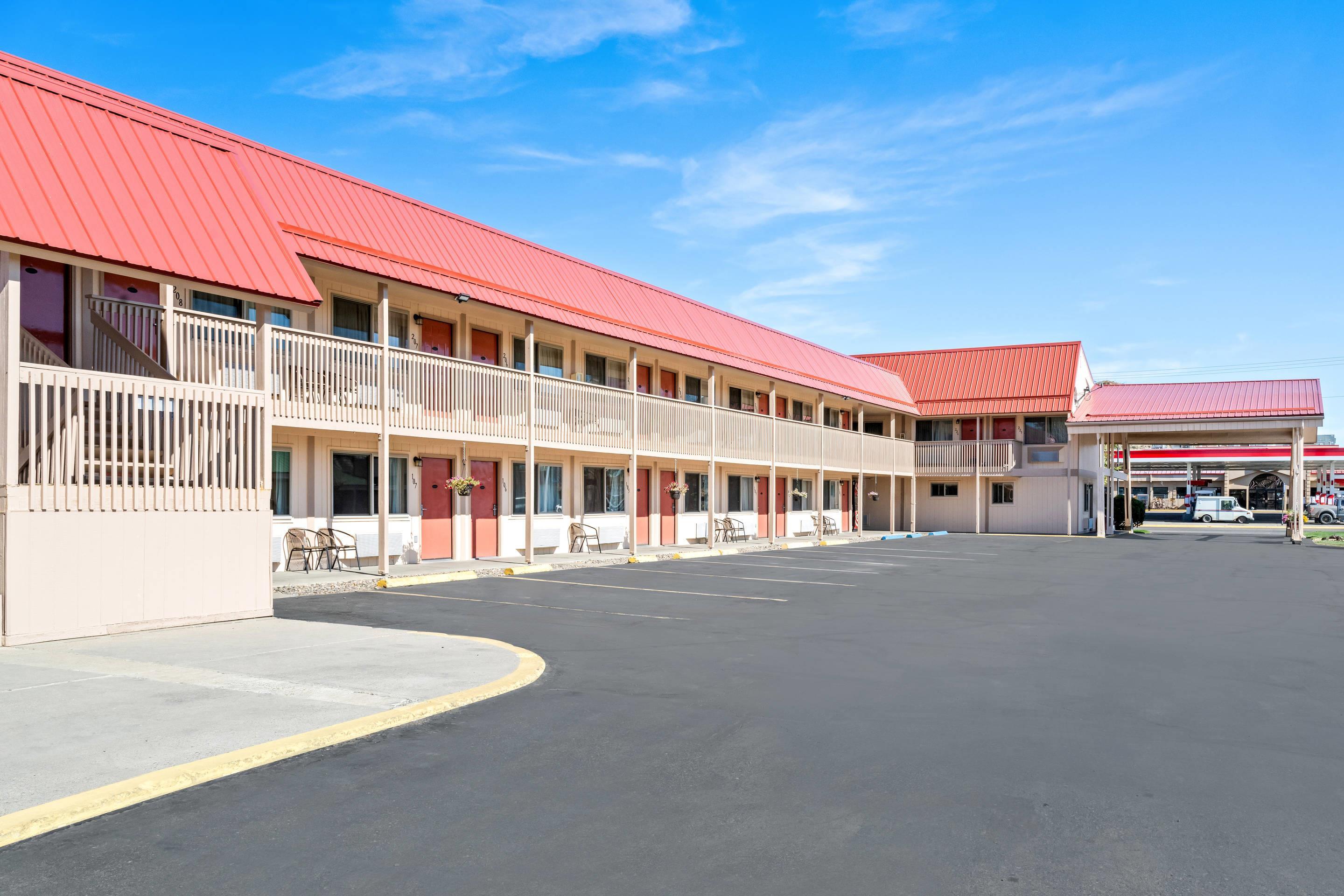 Hotel exterior | Econo Lodge Miles City