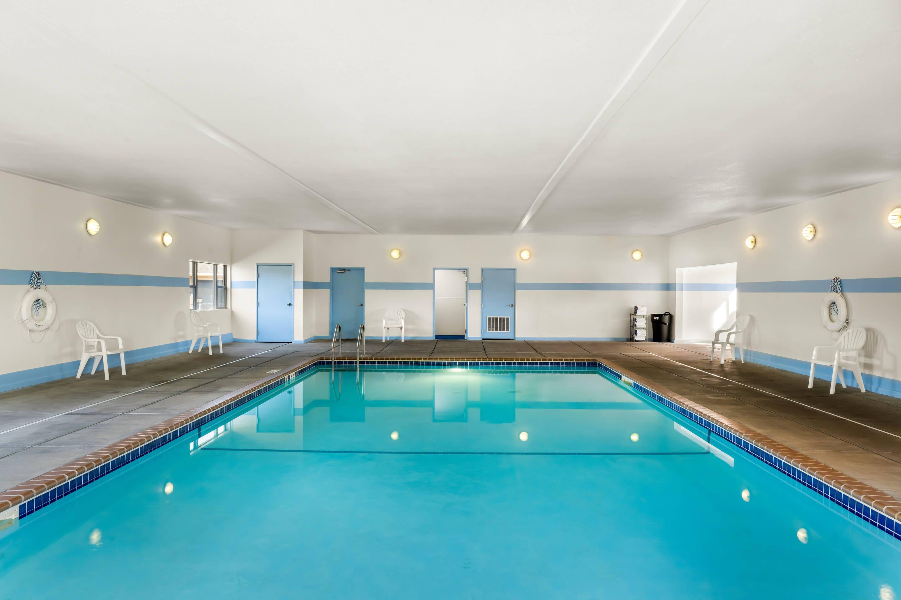 Indoor pool | Econo Lodge Miles City