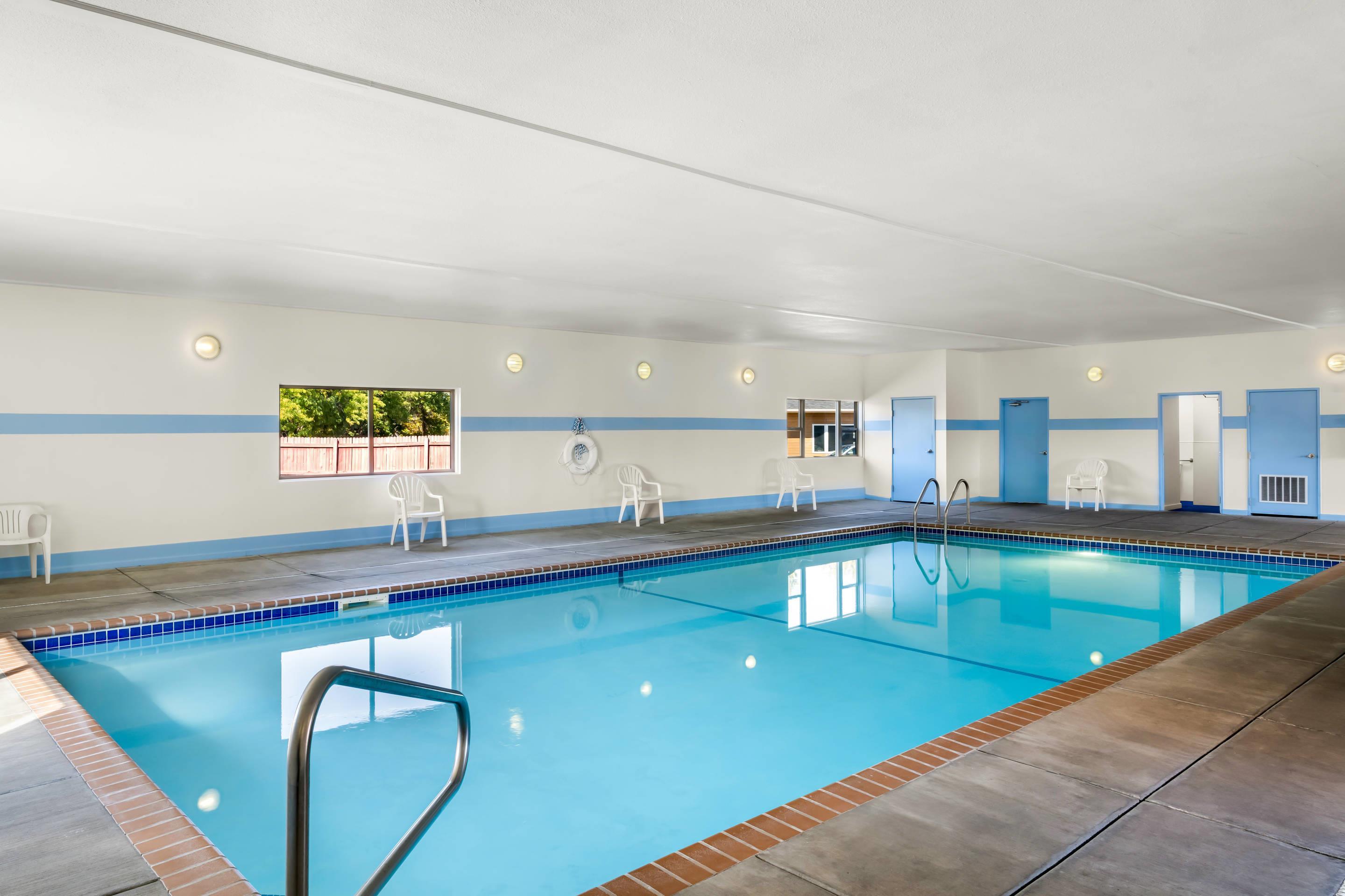 Indoor pool | Econo Lodge Miles City