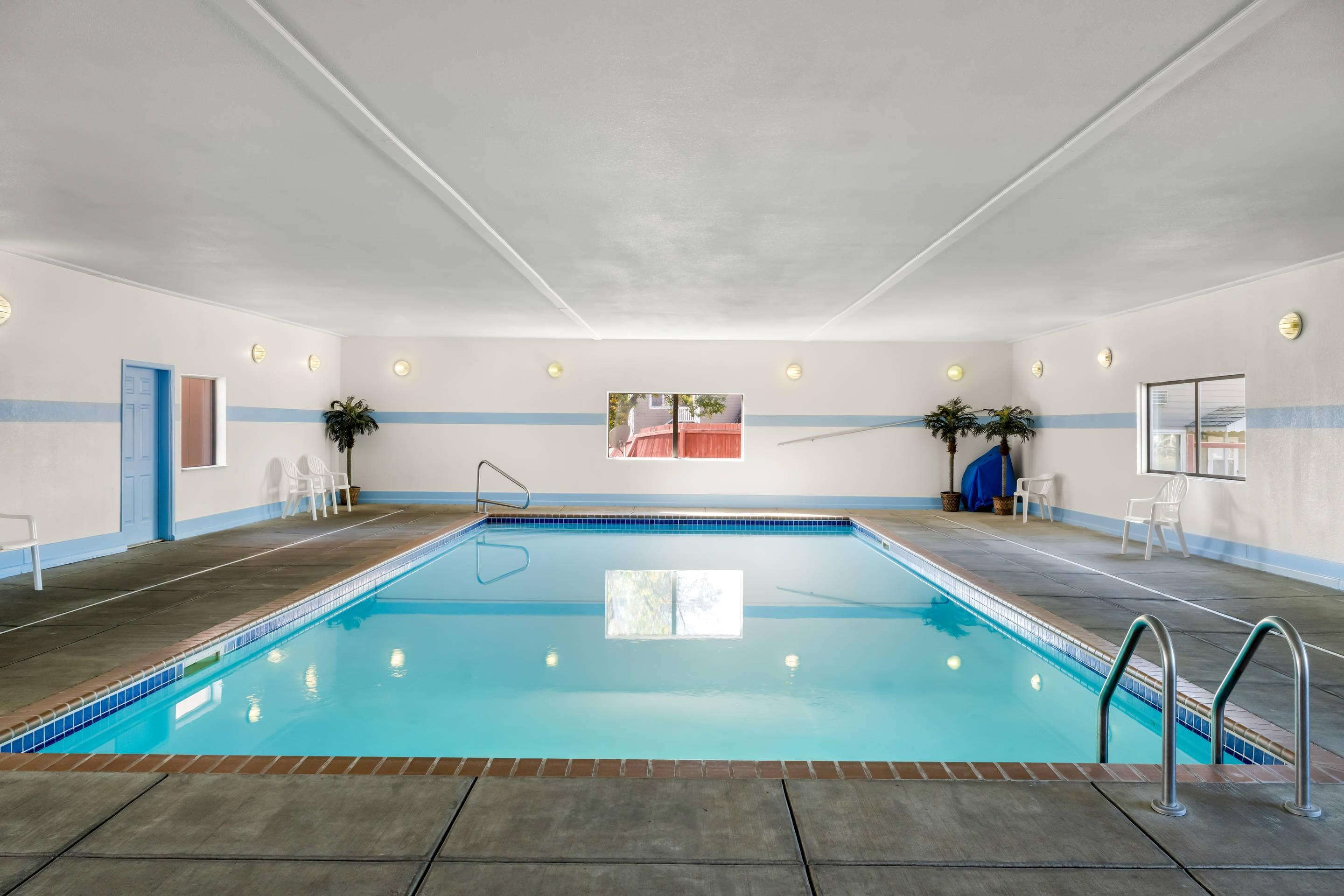 Indoor pool | Econo Lodge Miles City