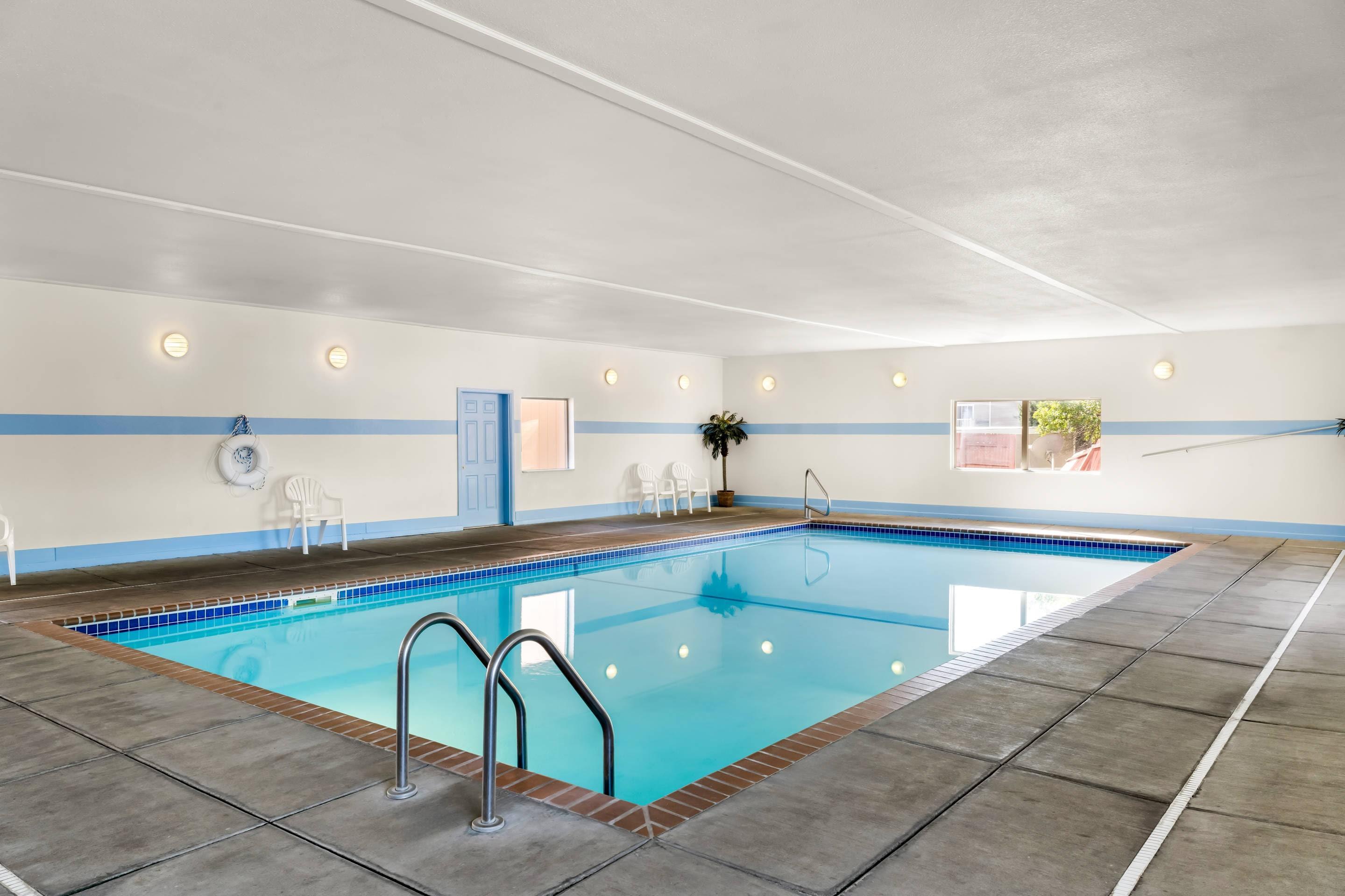 Indoor pool | Econo Lodge Miles City