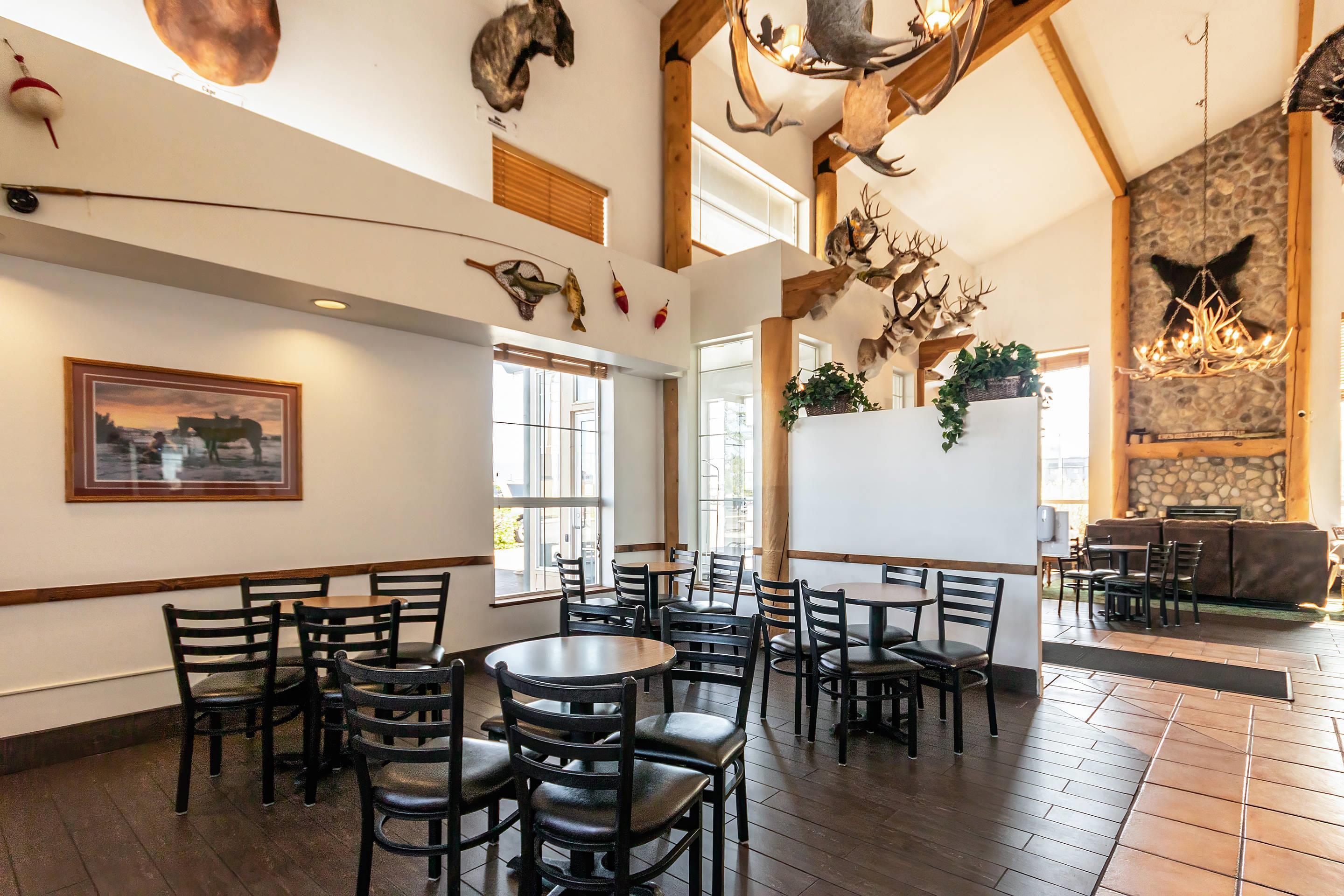 Enjoy breakfast in this seating area | Quality Inn Belgrade - Bozeman Yellowstone Airport
