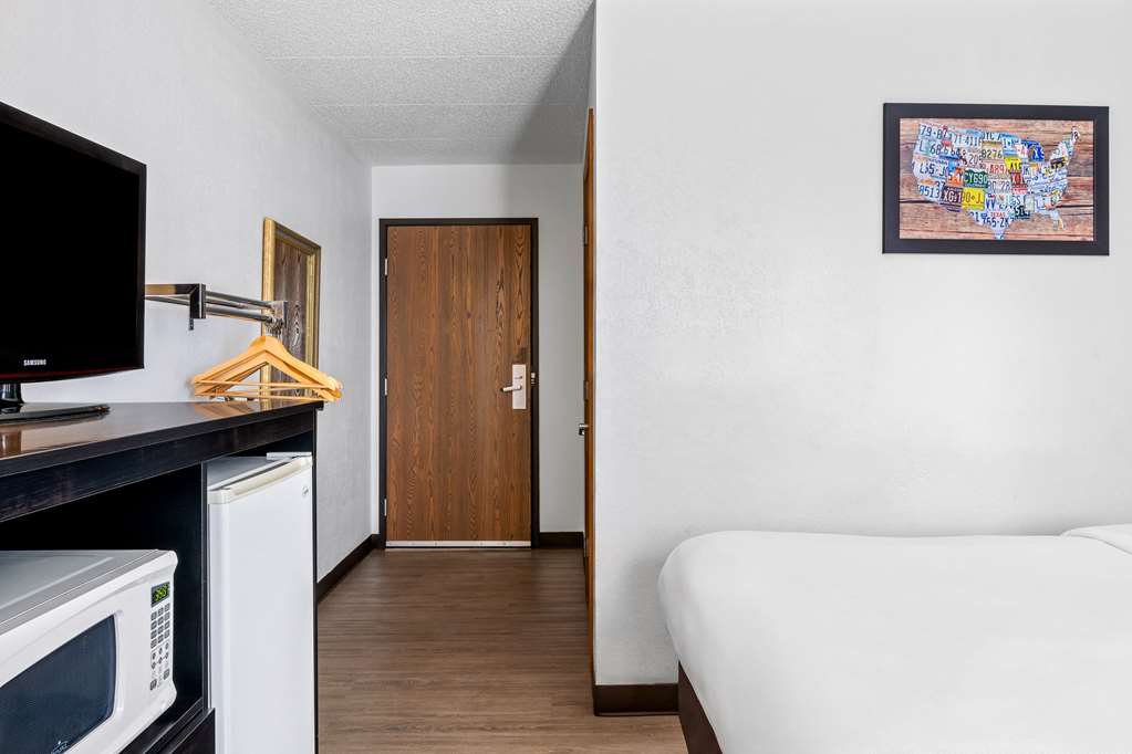 ECONO LODGE BILLINGS-guestroom-Guest Room,Bathroom,On-Site.jpg