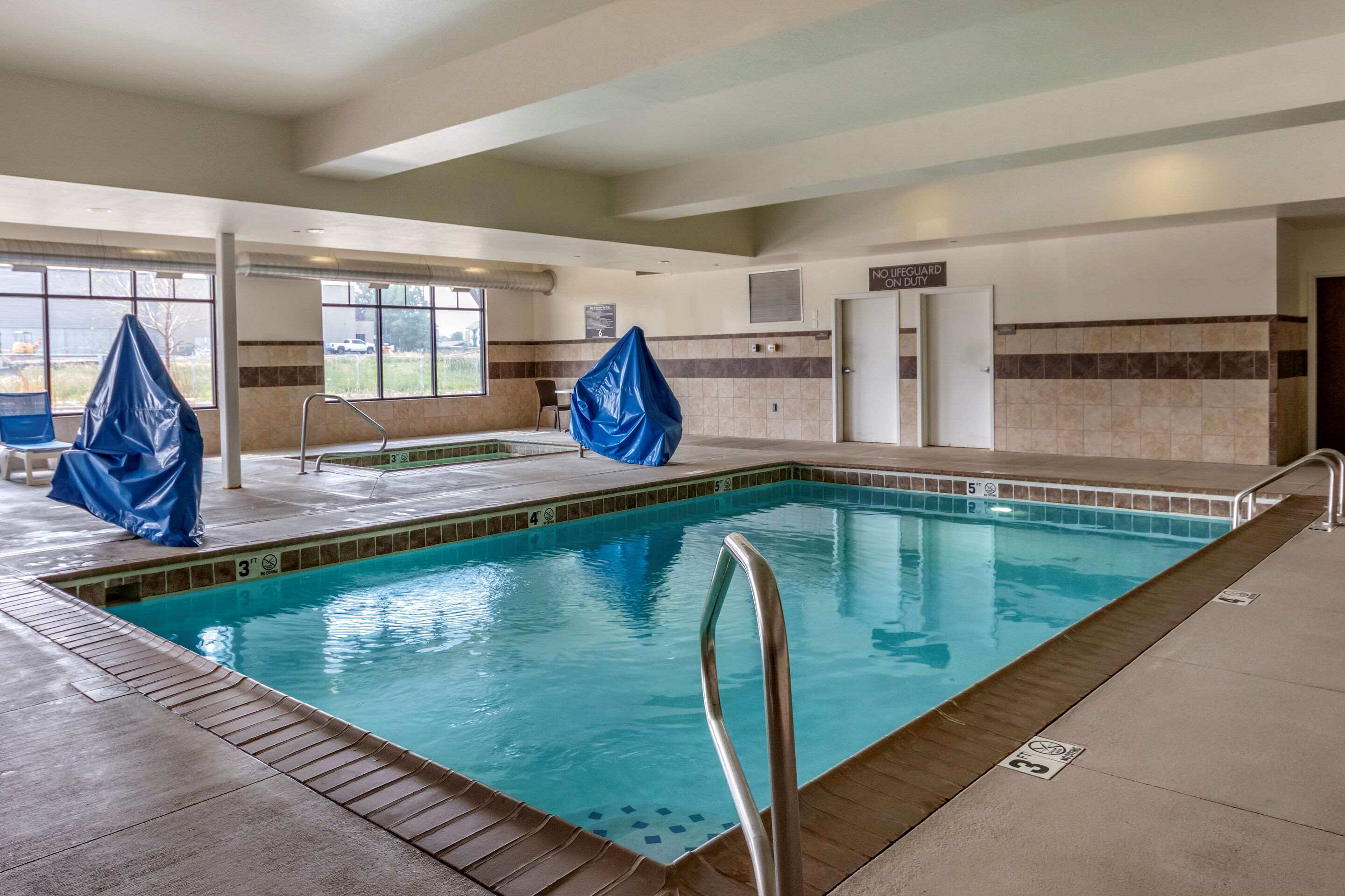 Indoor pool | Comfort Suites Airport - University