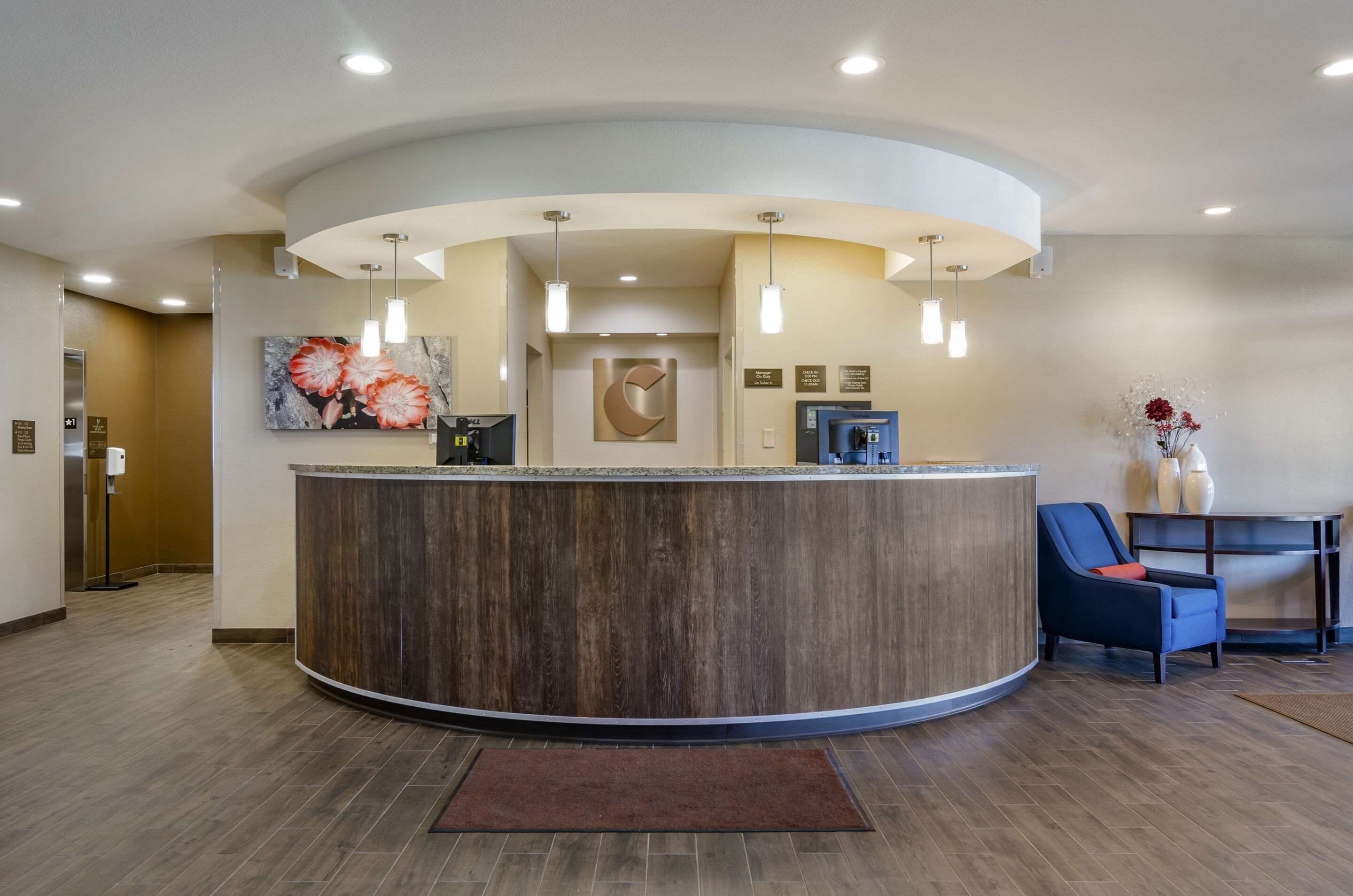 Front desk | Comfort Suites Helena Airport
