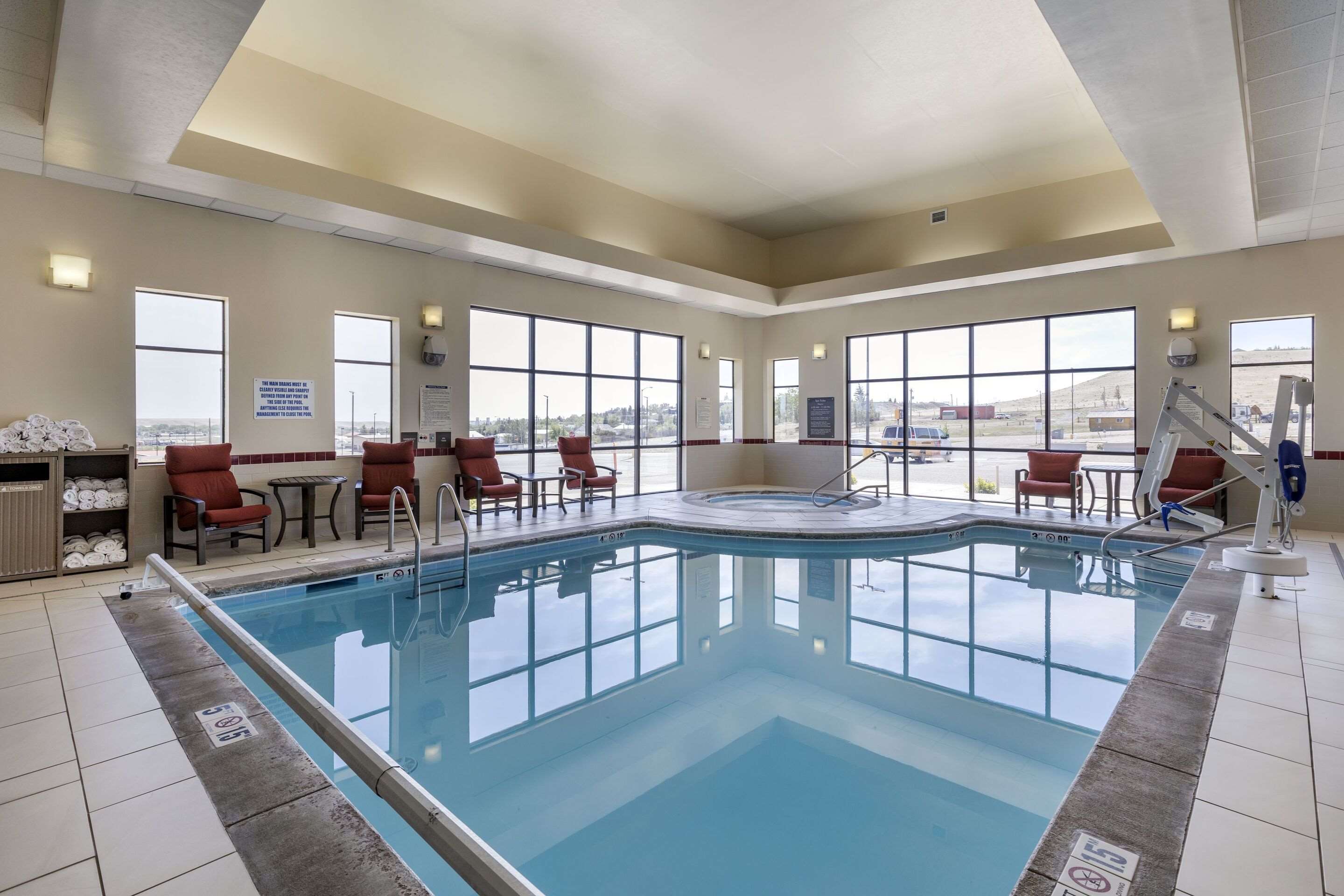 Indoor pool | Comfort Suites Helena Airport