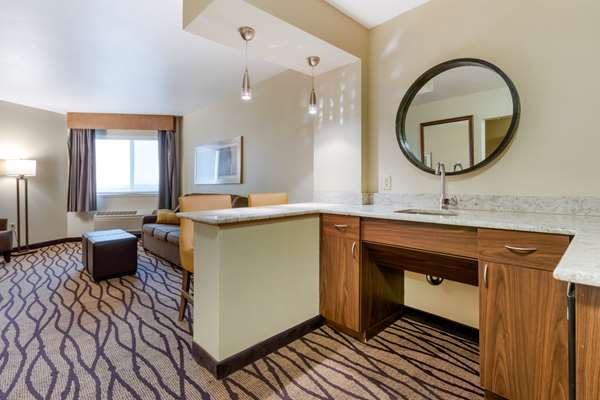 Suite - Comfort Inn & Suites Great Falls Airport