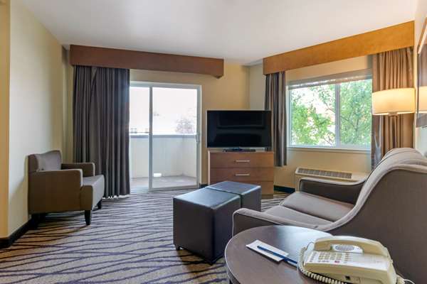 Suite - Comfort Inn & Suites Great Falls Airport