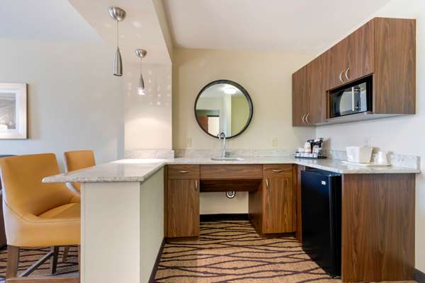 Suite - Comfort Inn & Suites Great Falls Airport