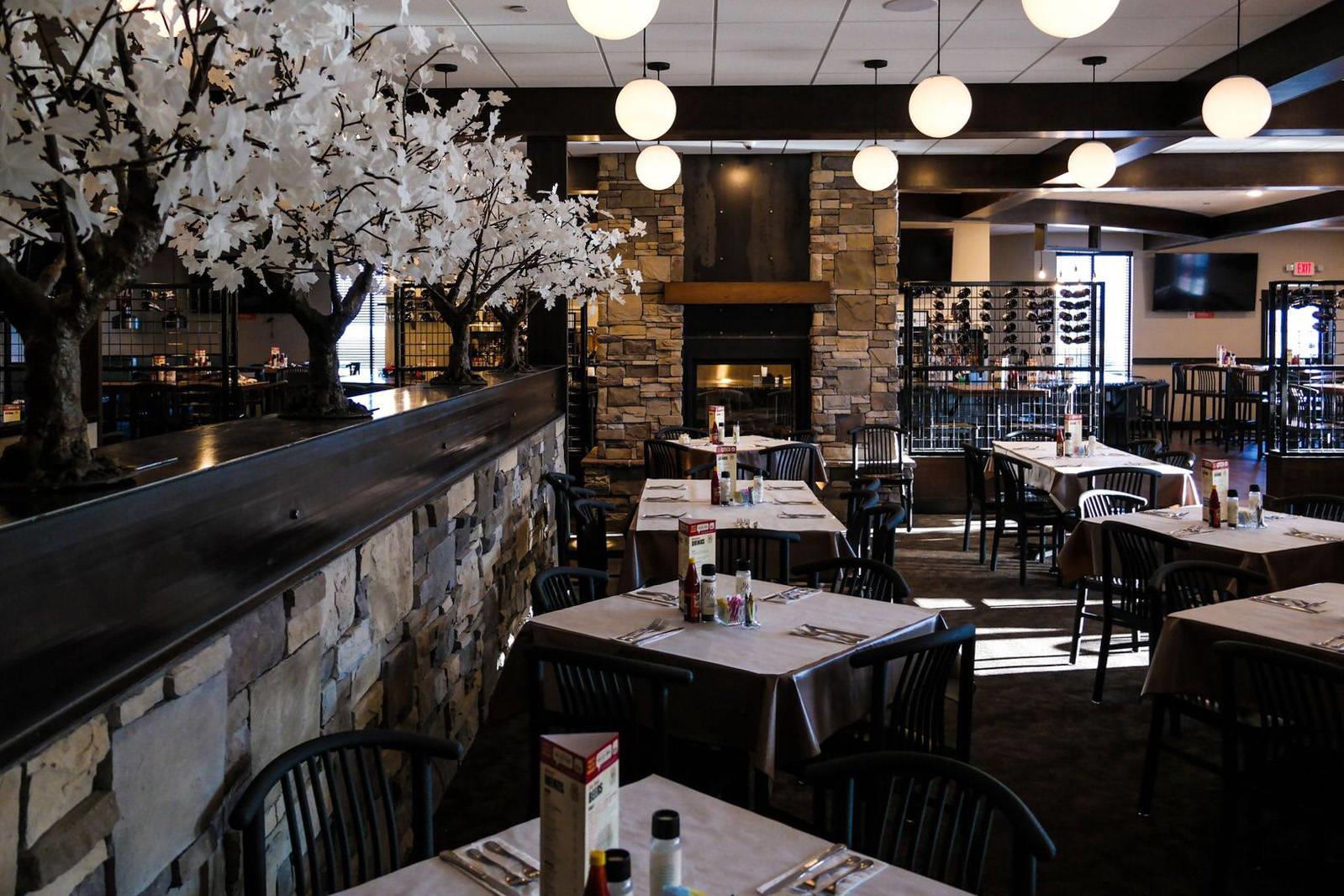 On-site restaurant | Copper King Convention Center, Ascend Hotel Collection