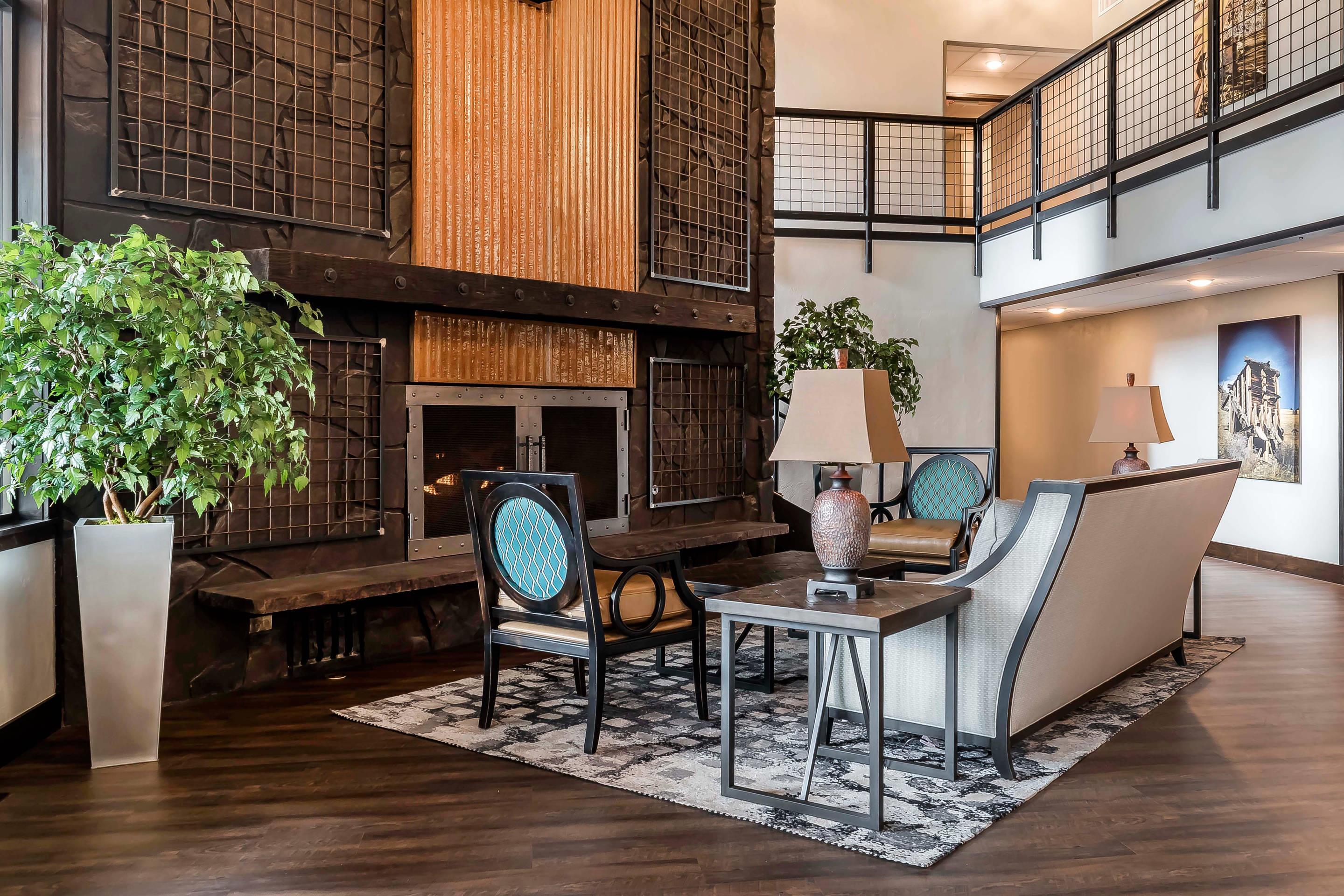 Hotel lobby | Copper King Convention Center, Ascend Hotel Collection