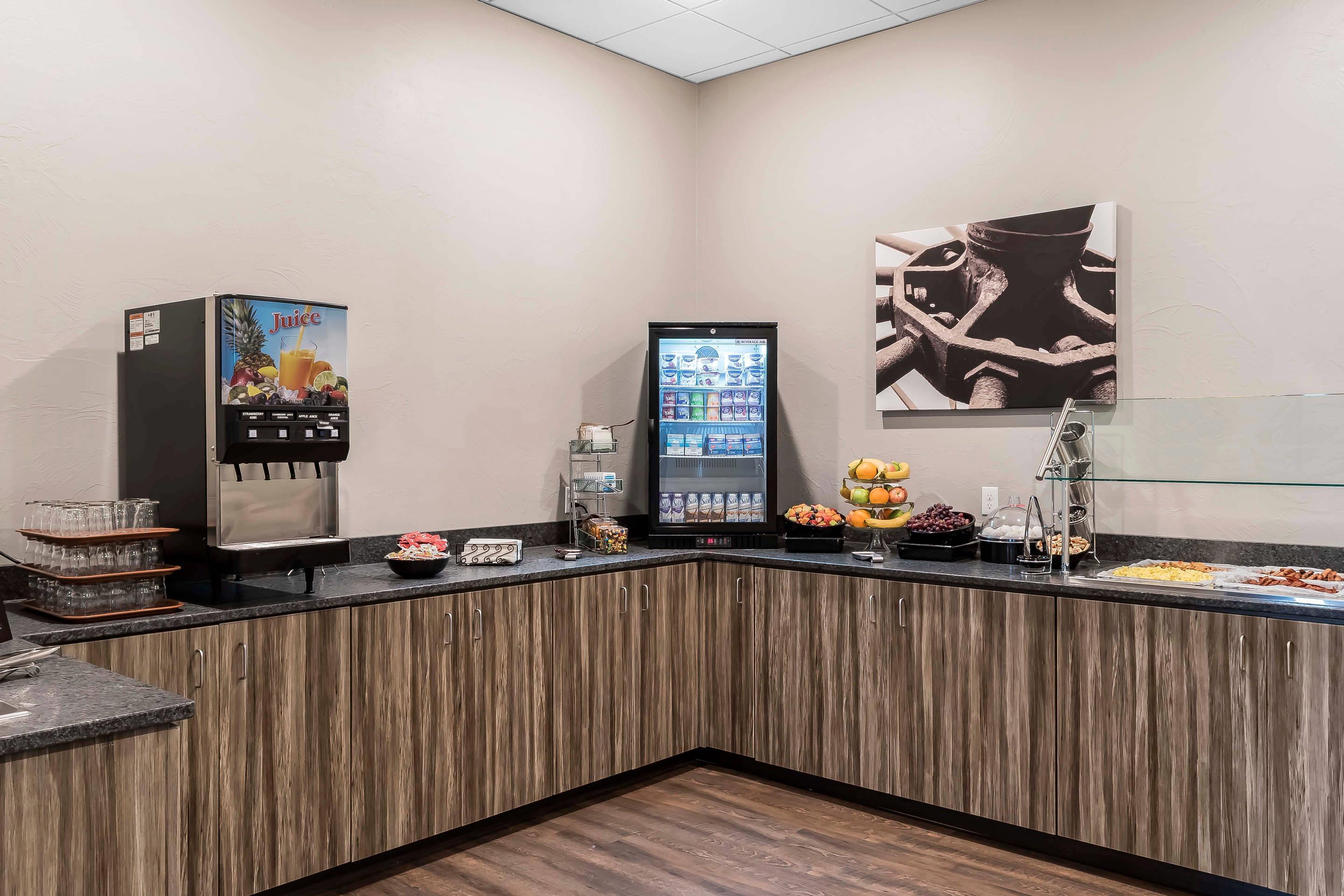 Breakfast area | Copper King Convention Center, Ascend Hotel Collection