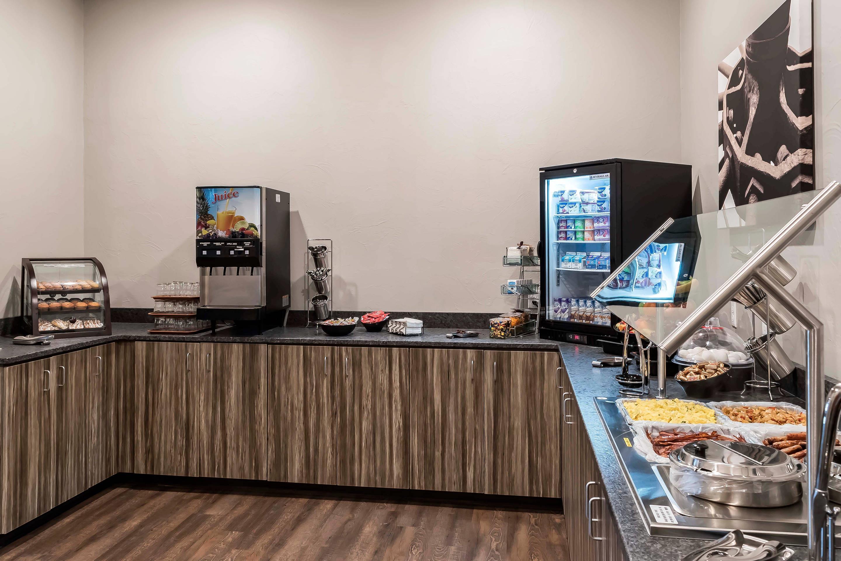 Breakfast area | Copper King Convention Center, Ascend Hotel Collection