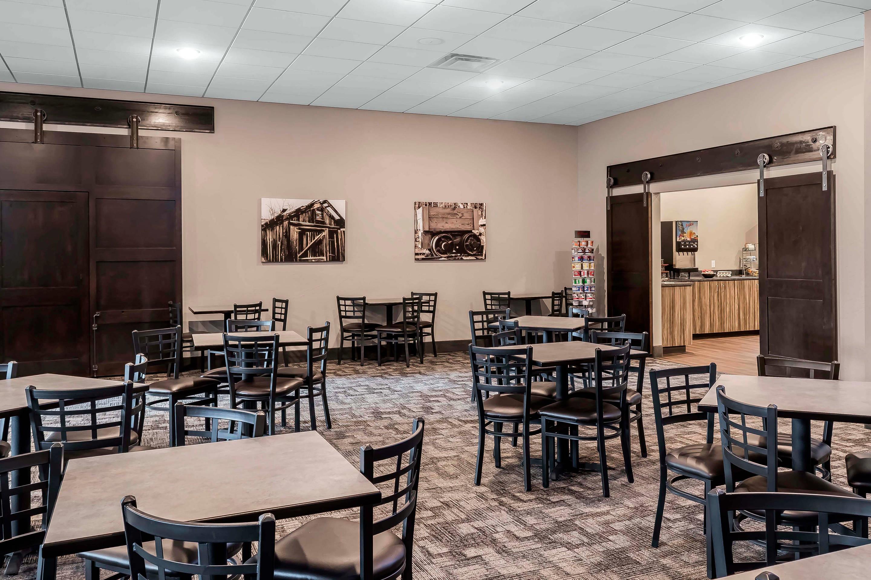 Breakfast area | Copper King Convention Center, Ascend Hotel Collection