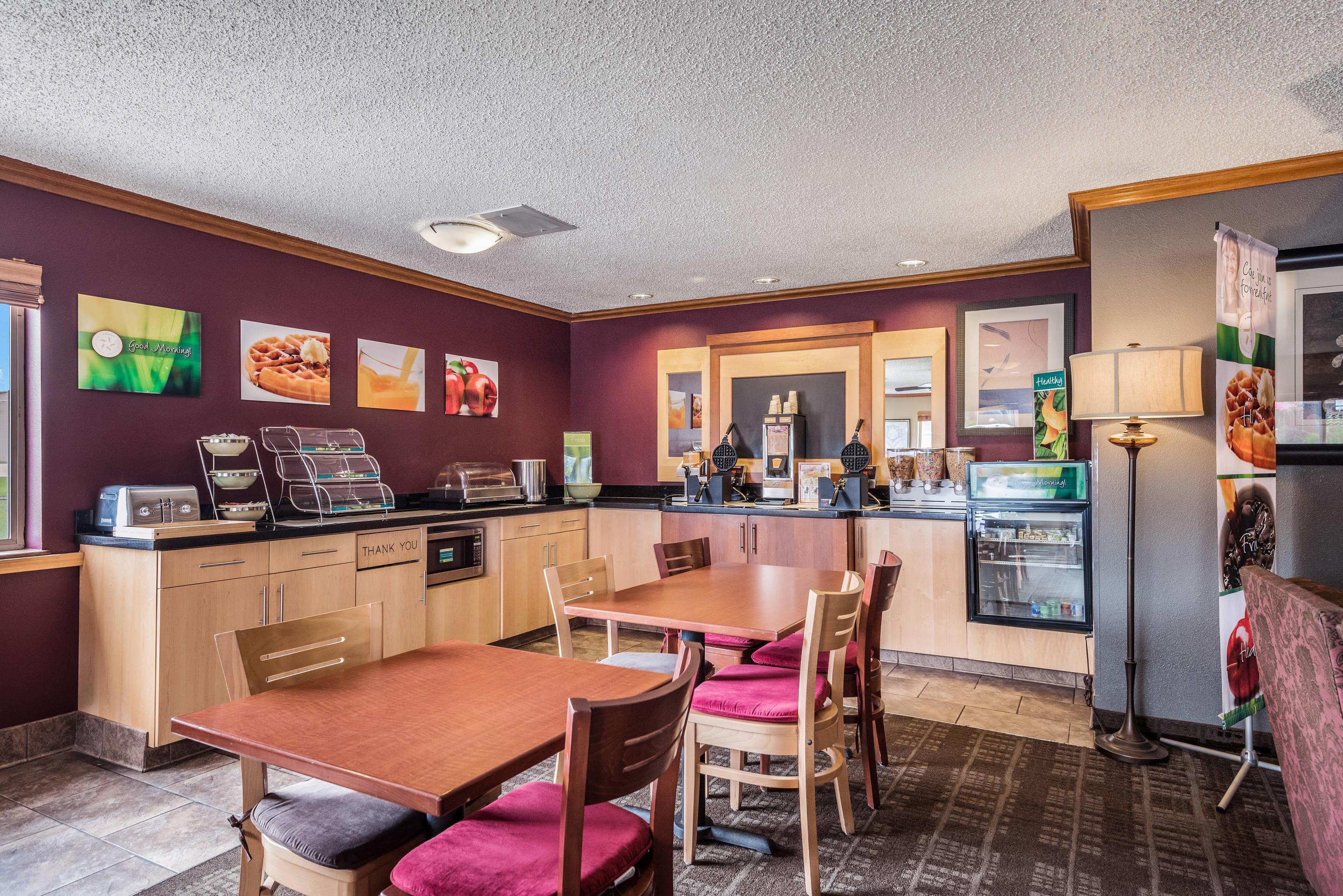 Breakfast area | Quality Inn & Suites