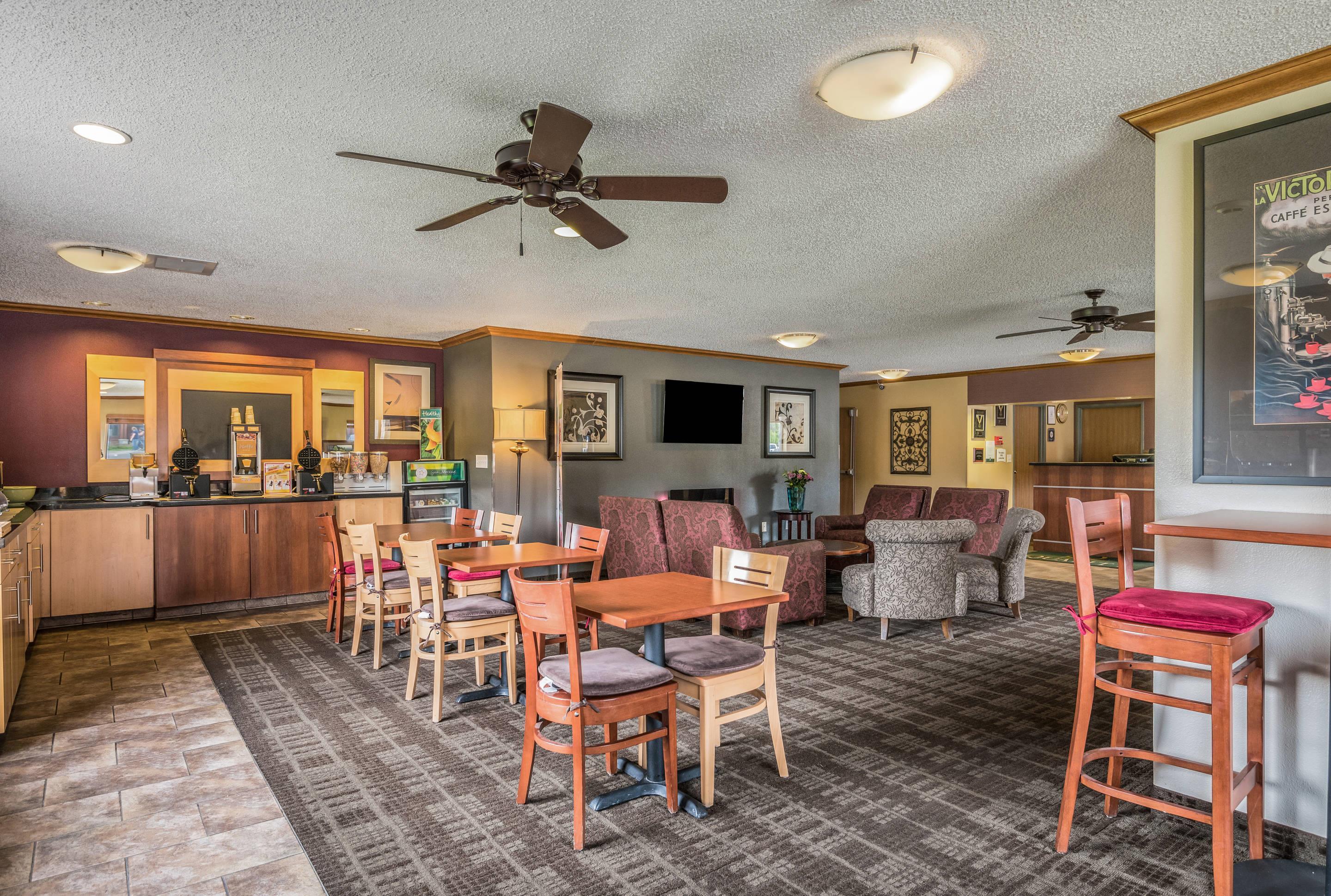 Breakfast area | Quality Inn & Suites