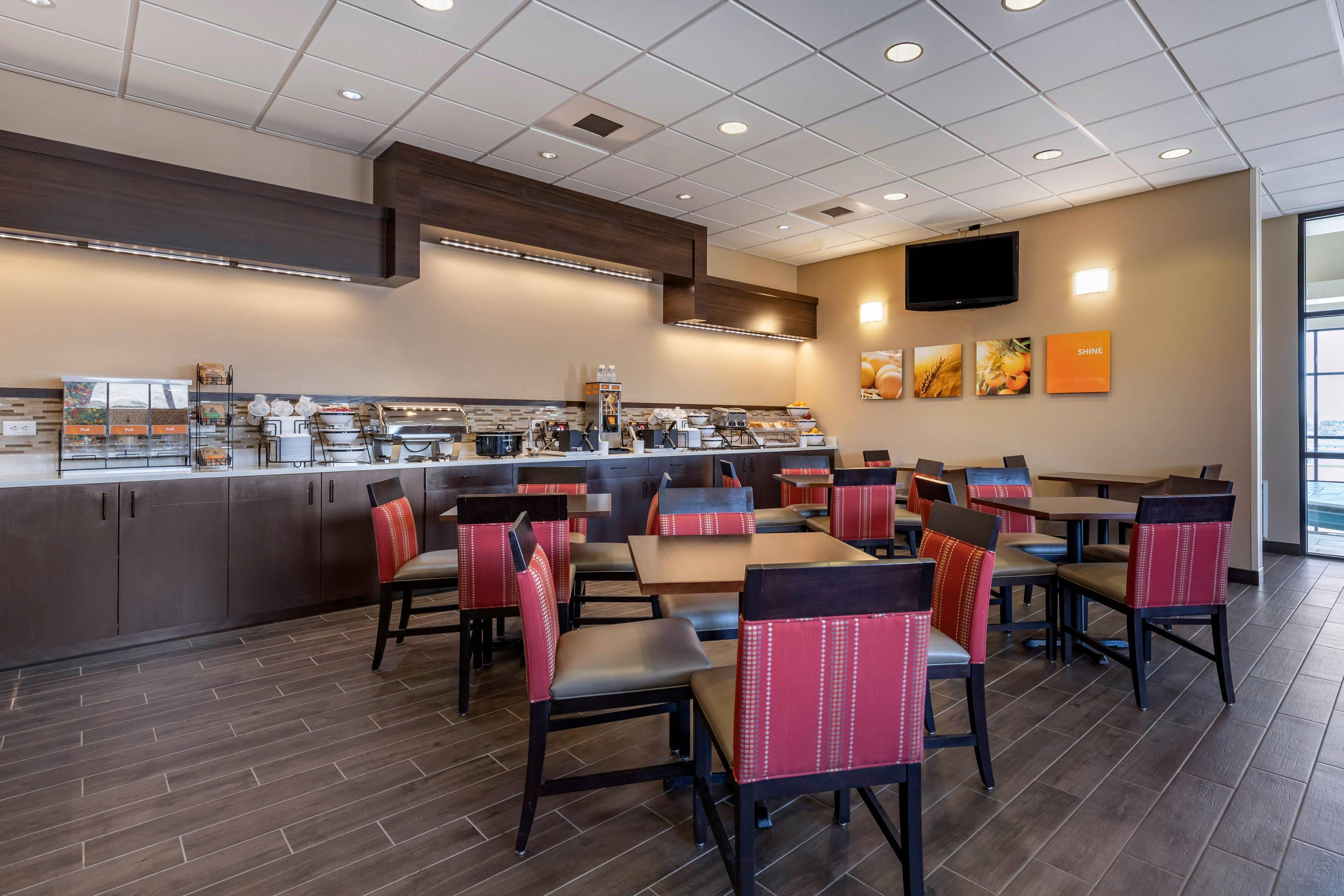 Enjoy breakfast in this seating area | Comfort Inn & Suites Gateway to Glacier National Park
