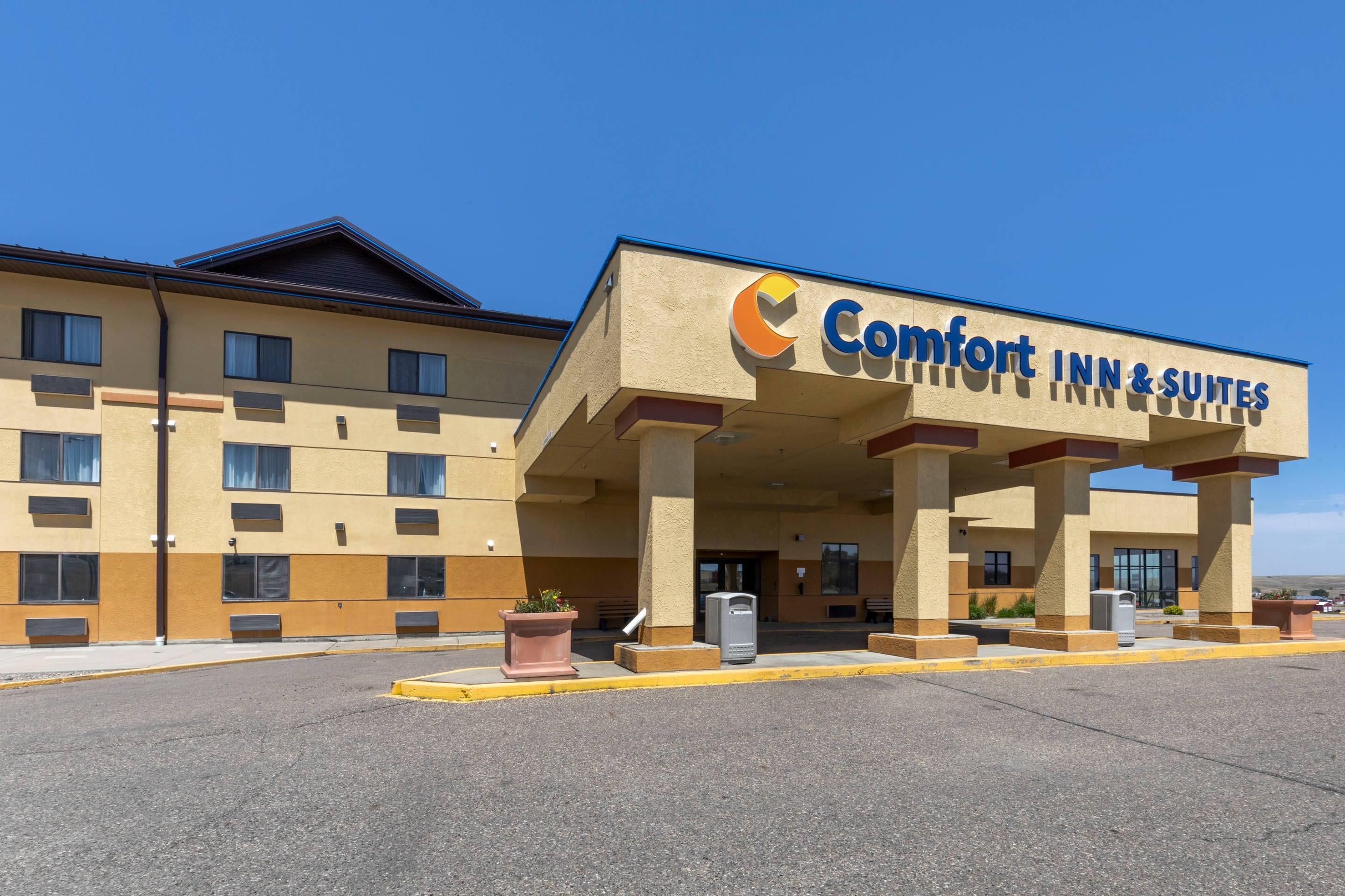 Hotel Entrance | Comfort Inn & Suites Gateway to Glacier National Park