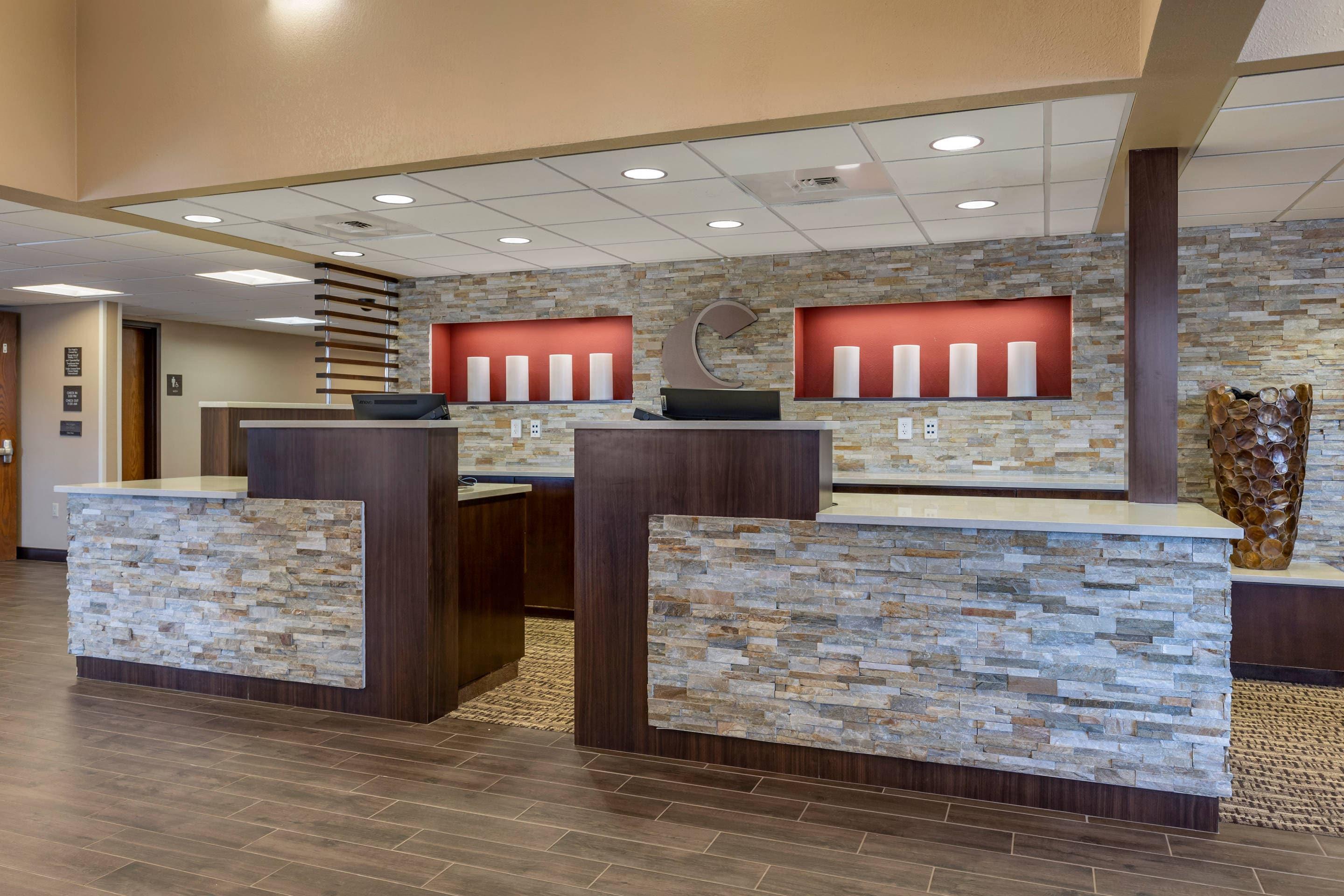 Front desk | Comfort Inn & Suites Gateway to Glacier National Park