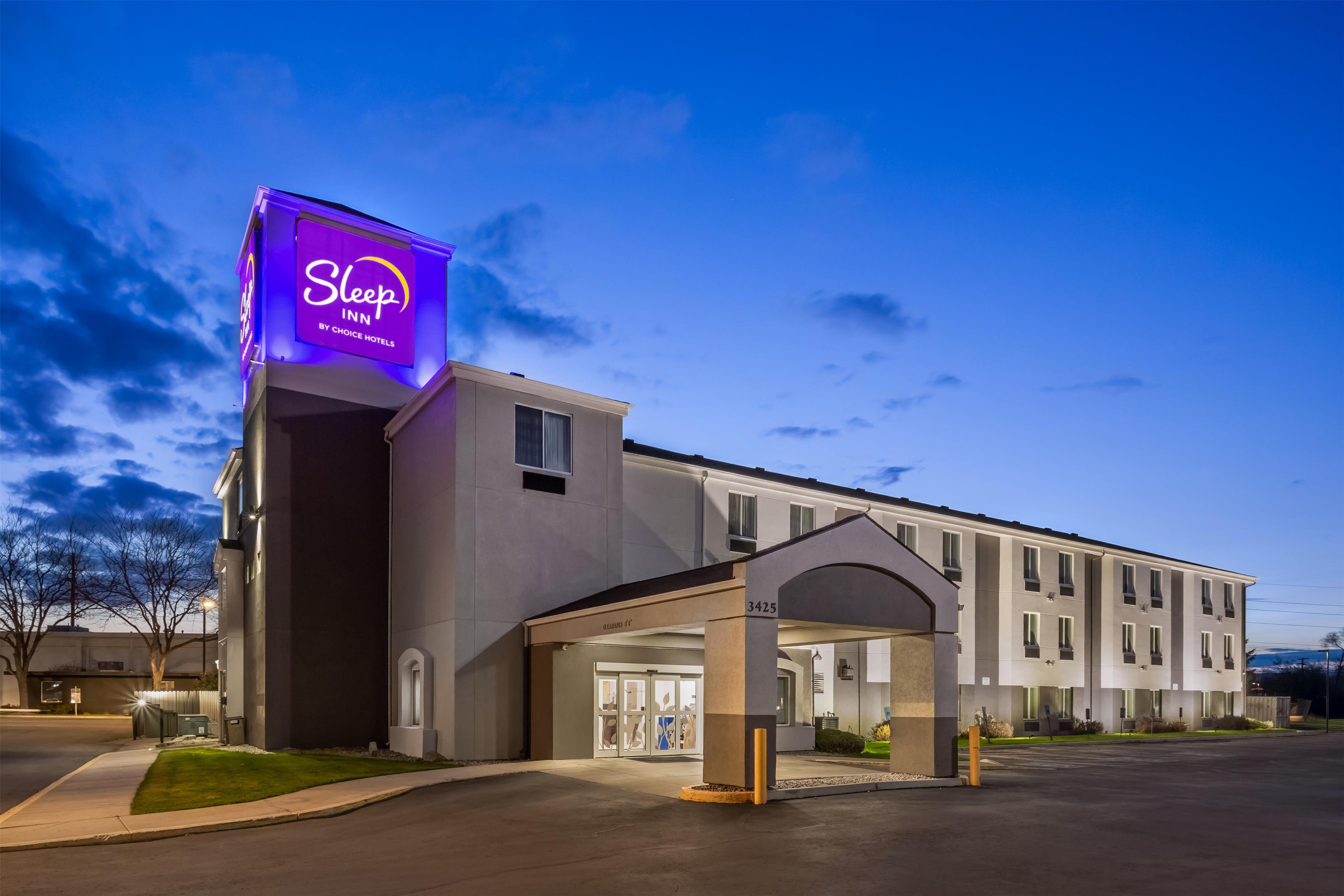 Hotel at night | Sleep Inn Missoula Southgate