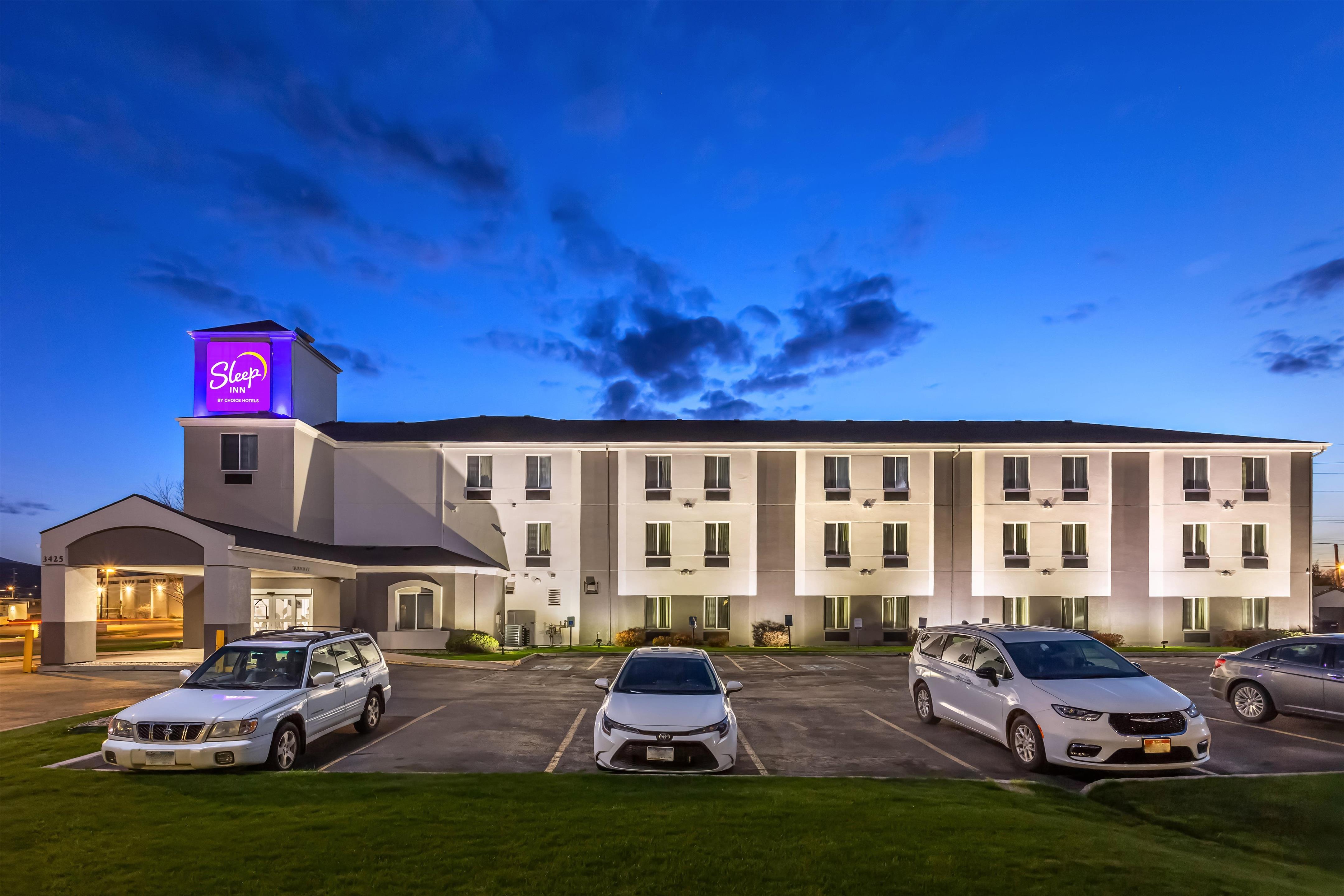 Hotel at night | Sleep Inn Missoula Southgate