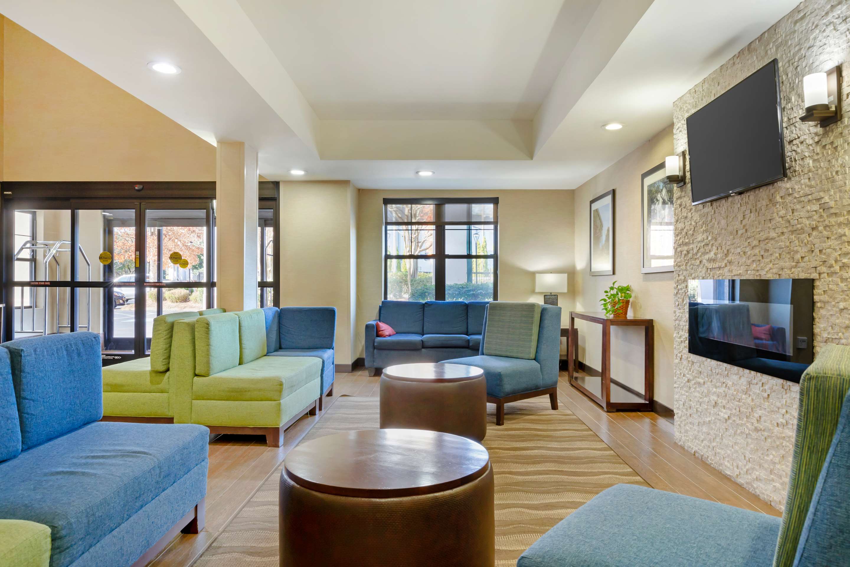 Hotel lobby | Comfort Suites Hanes Mall