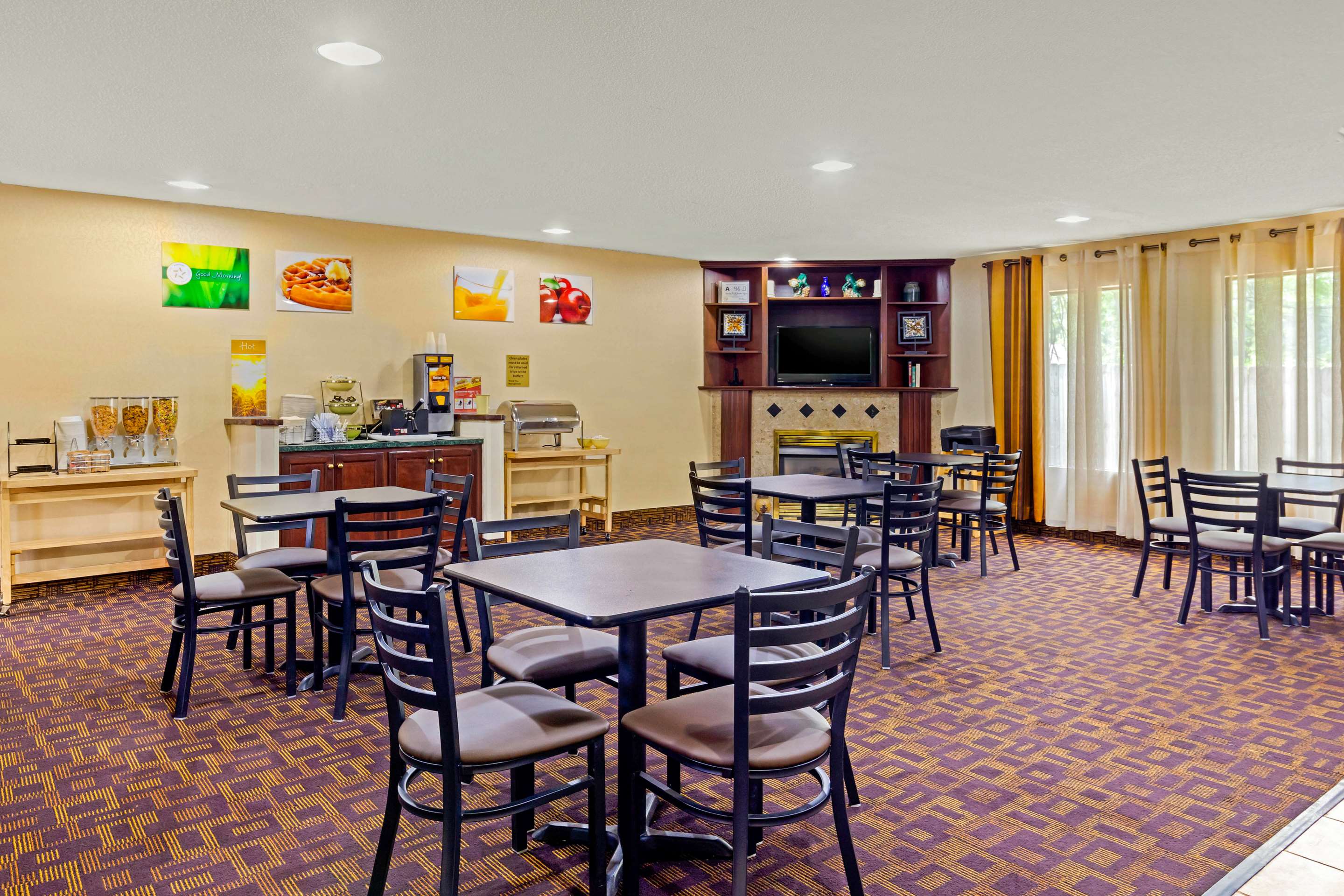 Breakfast area | Quality Inn High Point - Archdale