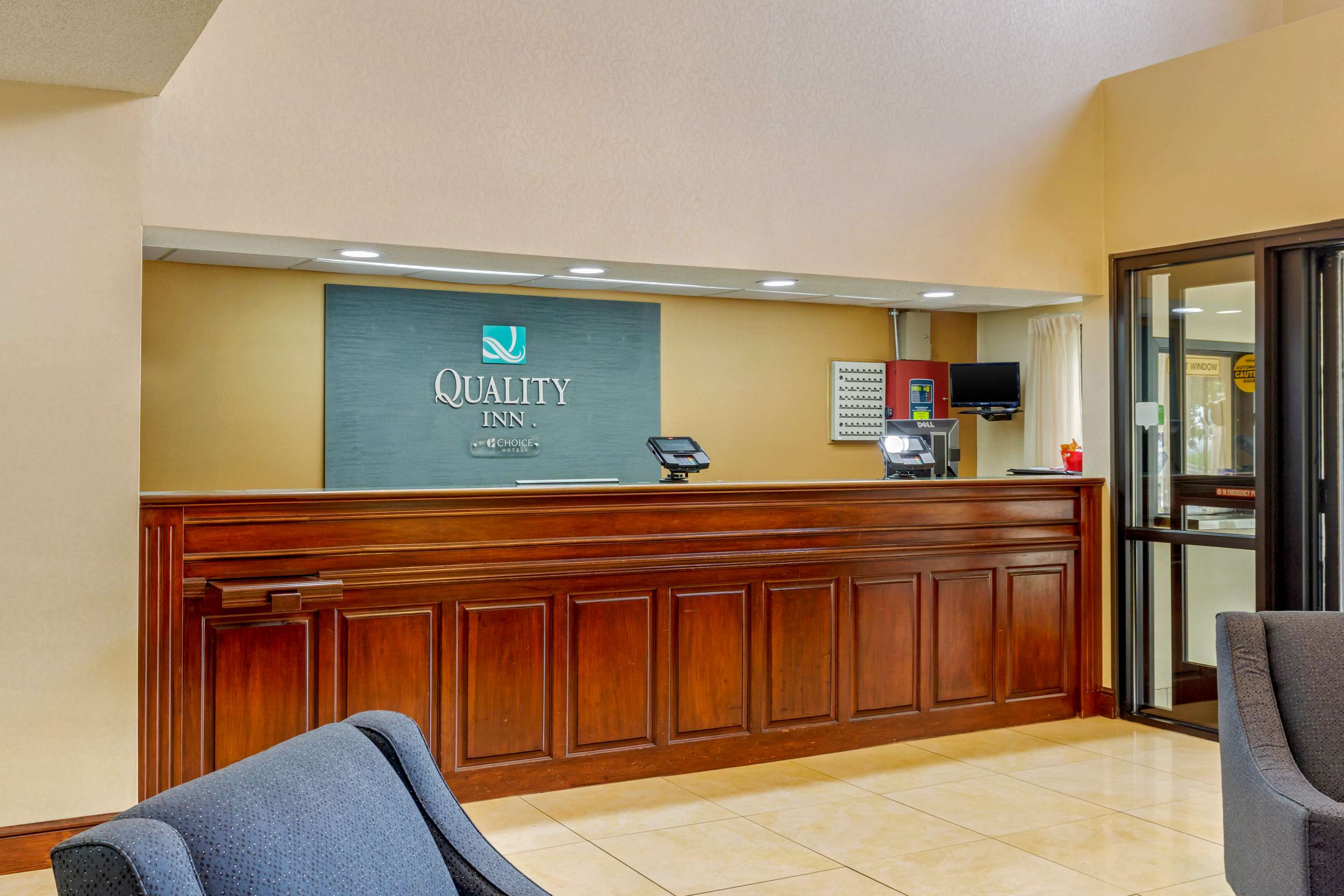 Front desk | Quality Inn High Point - Archdale
