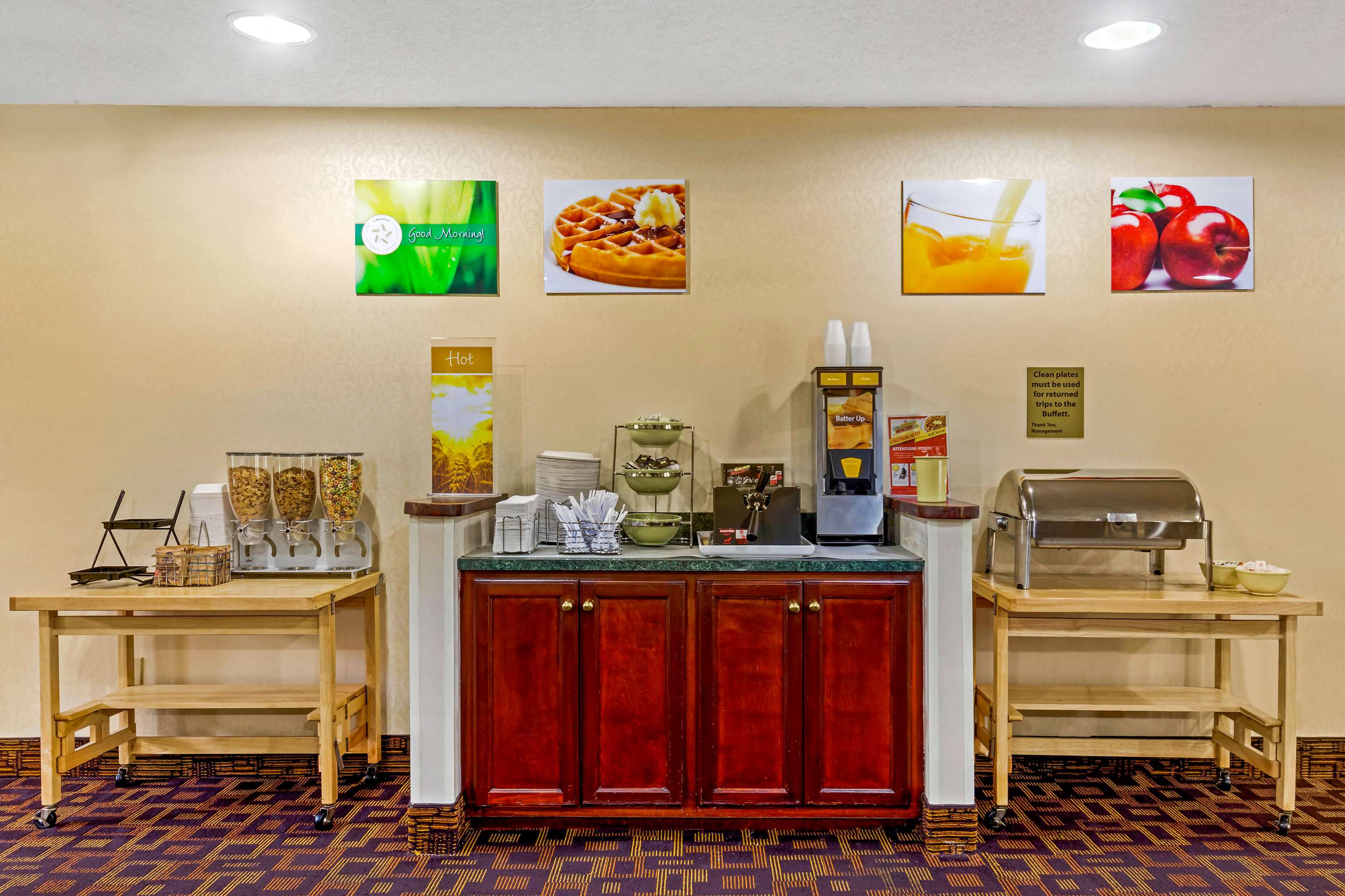 Breakfast counter | Quality Inn High Point - Archdale