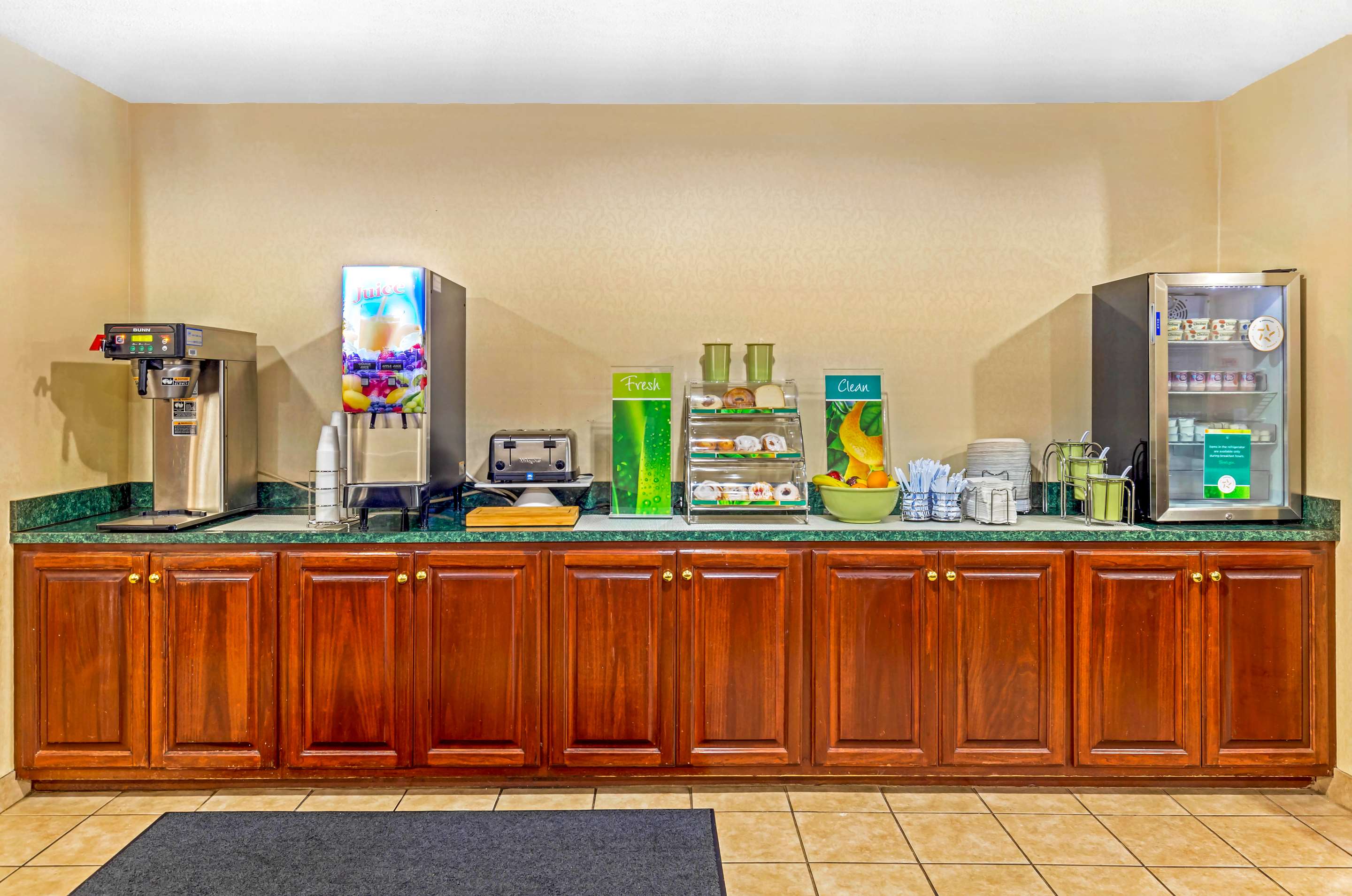 Breakfast counter | Quality Inn High Point - Archdale