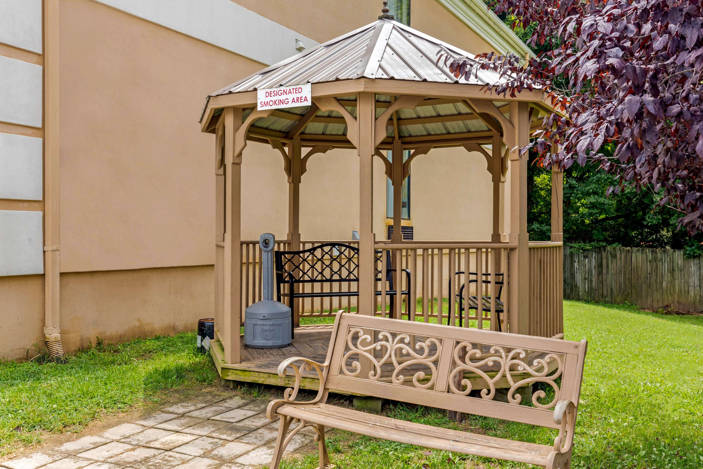 Gazebo | Quality Inn High Point - Archdale