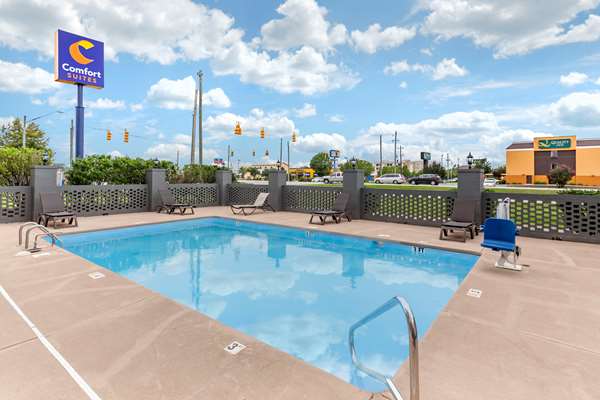 Pool - Comfort Suites Jacksonville