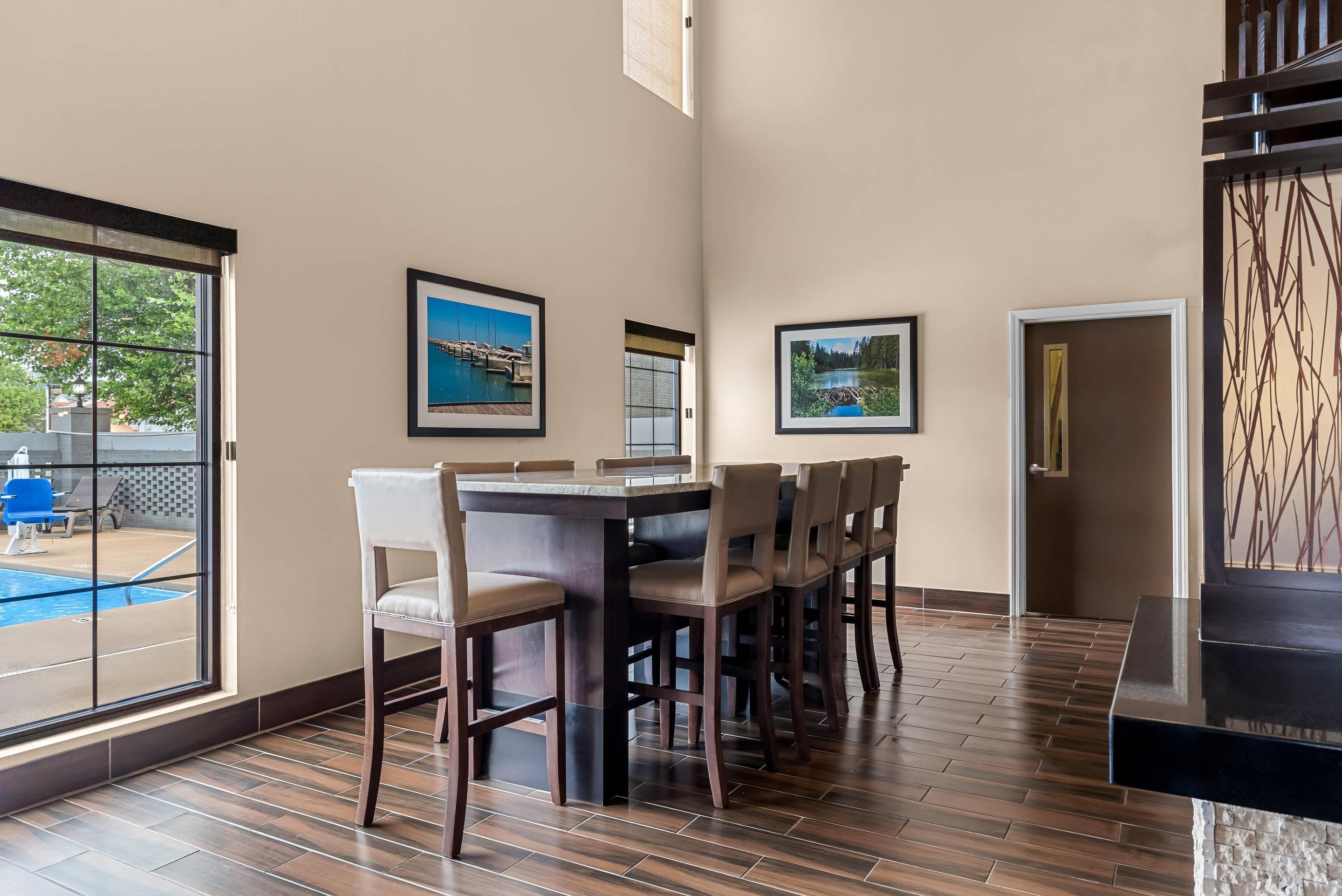 Hotel lobby | Comfort Suites near Camp Lejeune